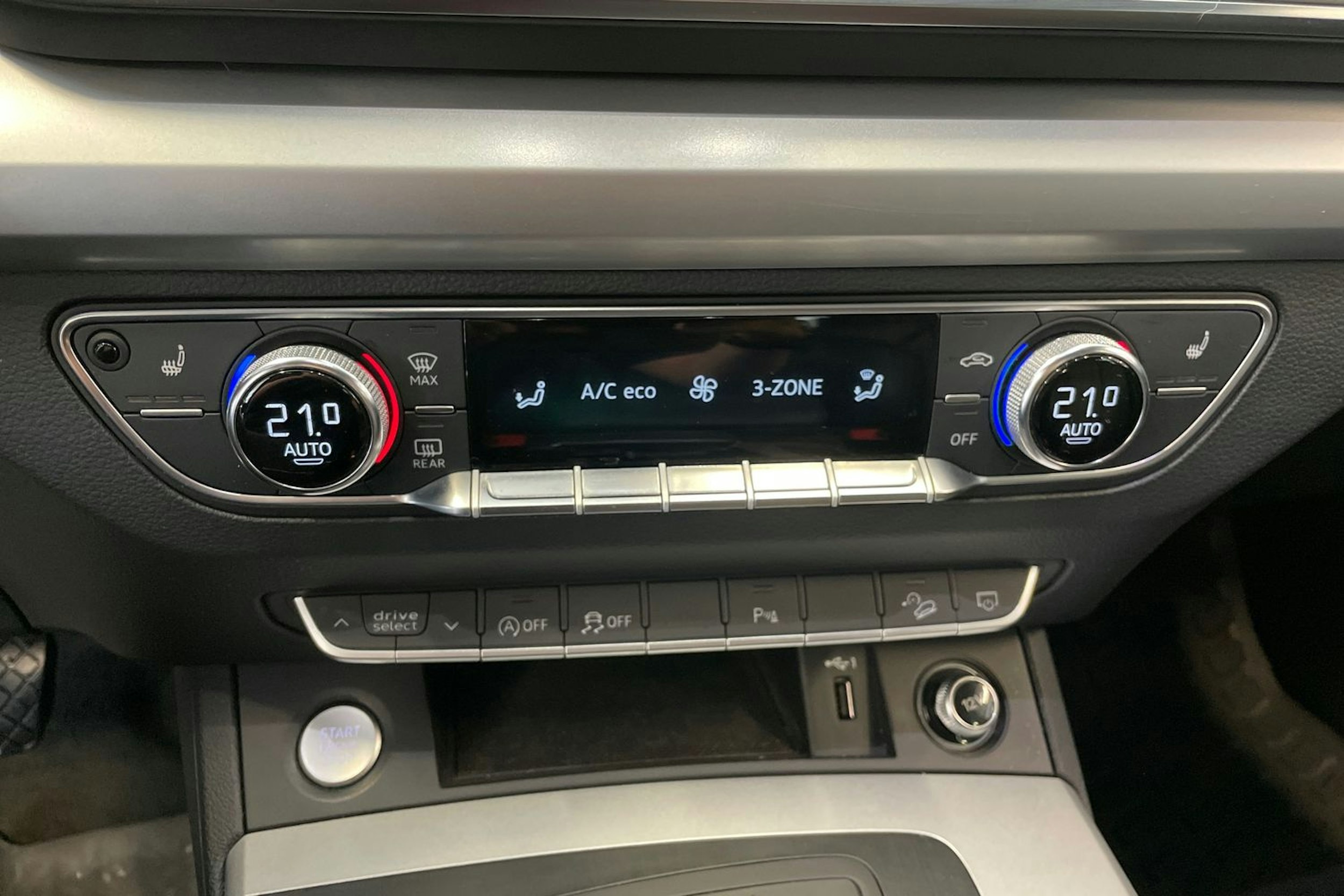 sininen Audi Q5 2019 kuva 23.