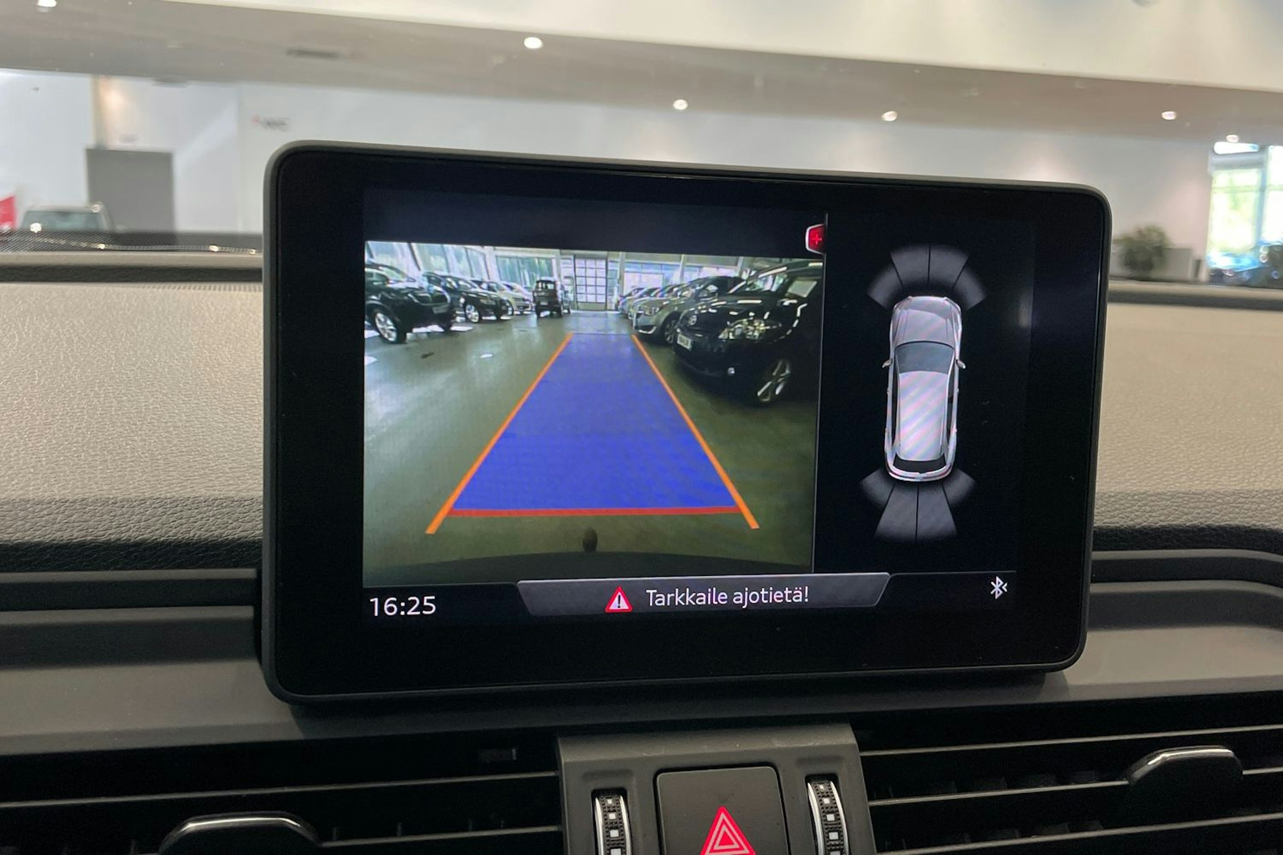 sininen Audi Q5 2019 kuva 24.
