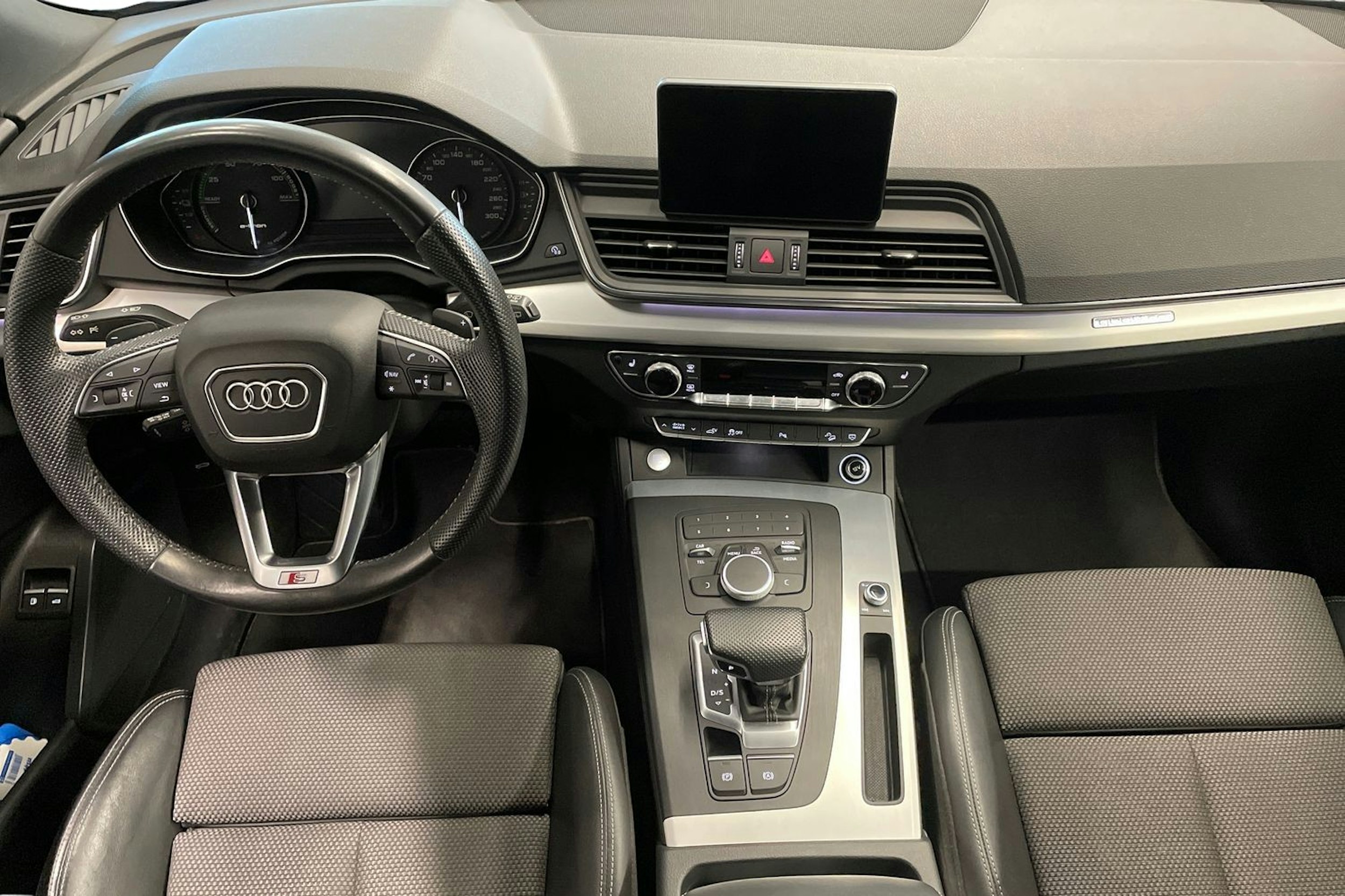 met. harmaa Audi Q5 2019 kuva 9.