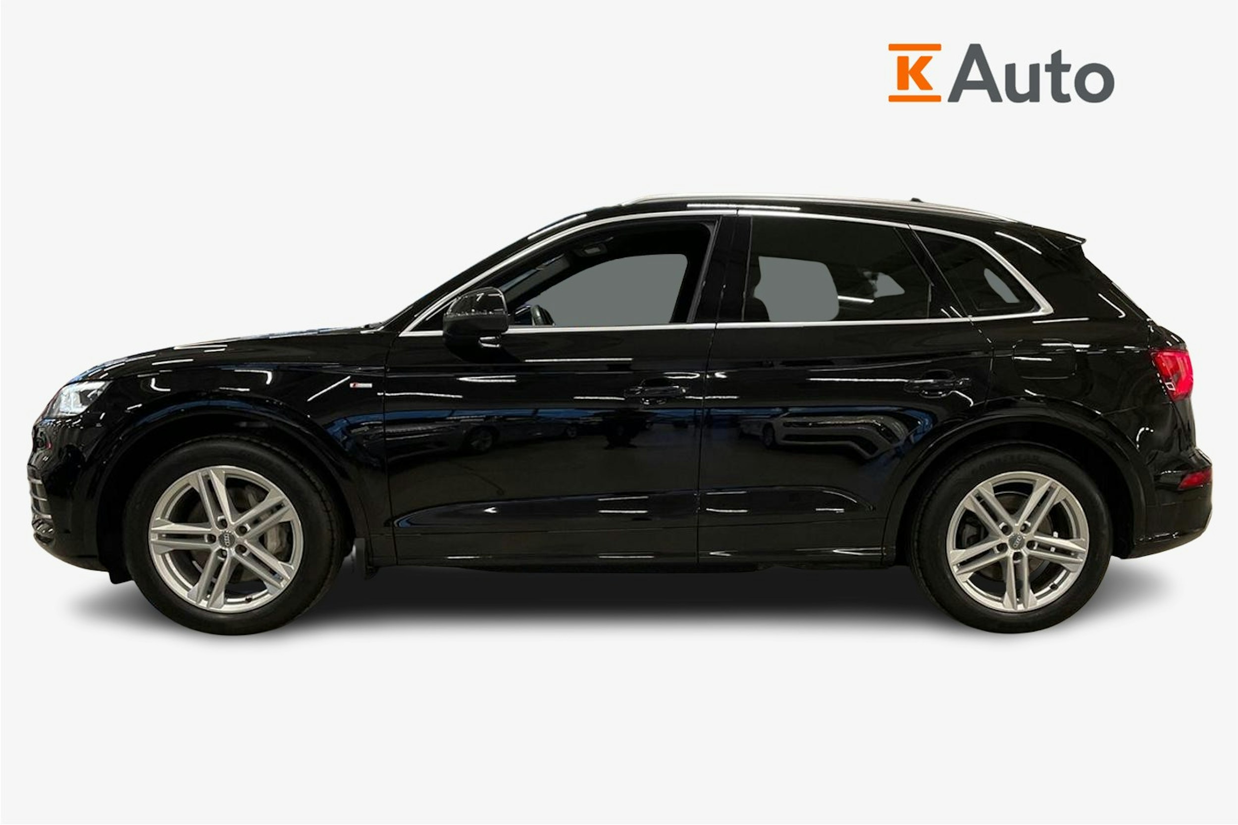 musta Audi Q5 2019 kuva 6.
