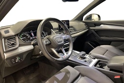 musta Audi Q5 2019 kuva 7.