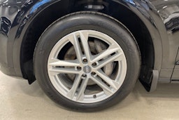 musta Audi Q5 2019 kuva 11.