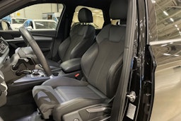 musta Audi Q5 2019 kuva 14.