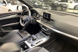 musta Audi Q5 2019 kuva 15.
