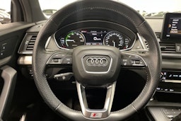 musta Audi Q5 2019 kuva 16.