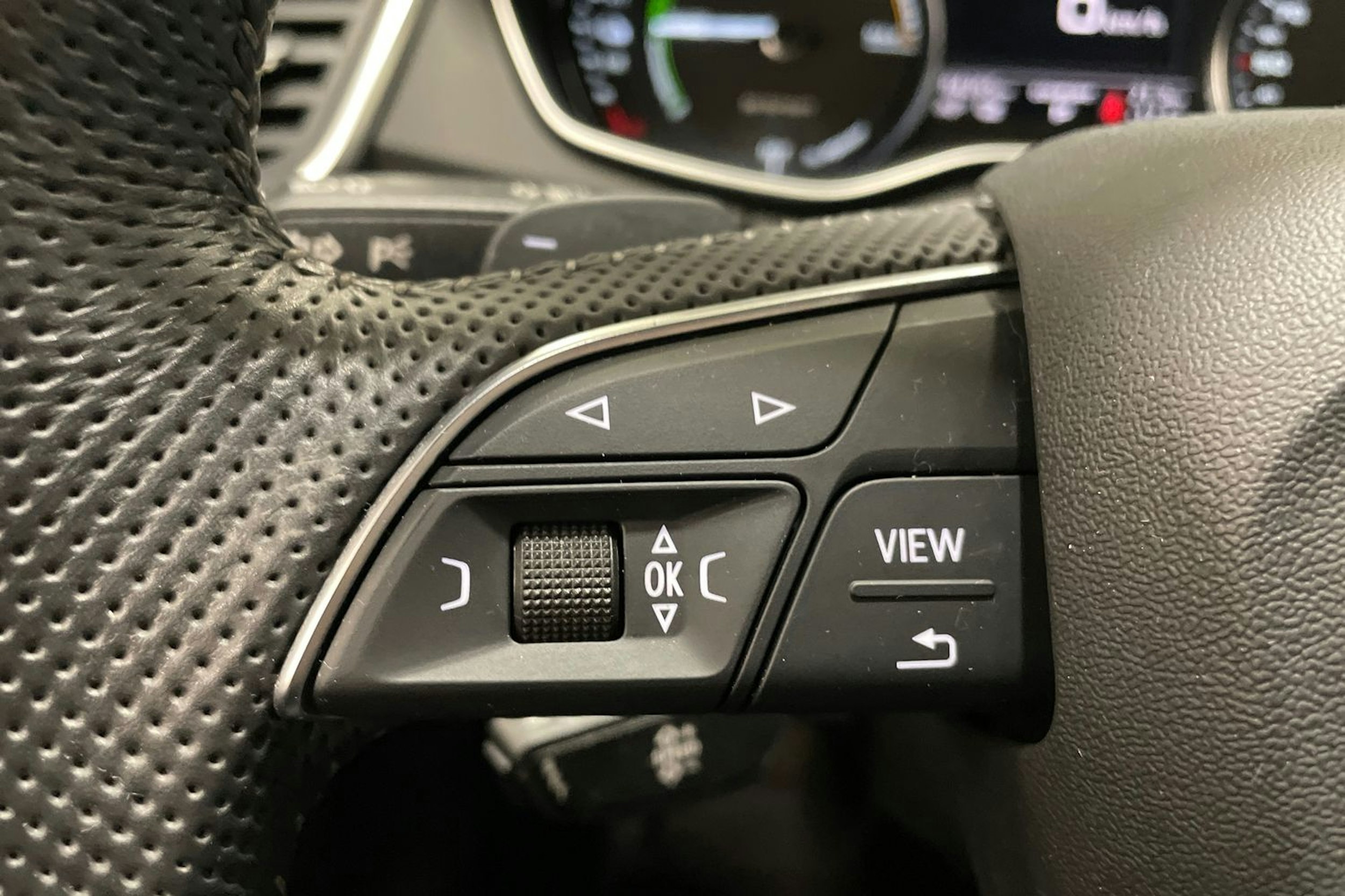 musta Audi Q5 2019 kuva 18.