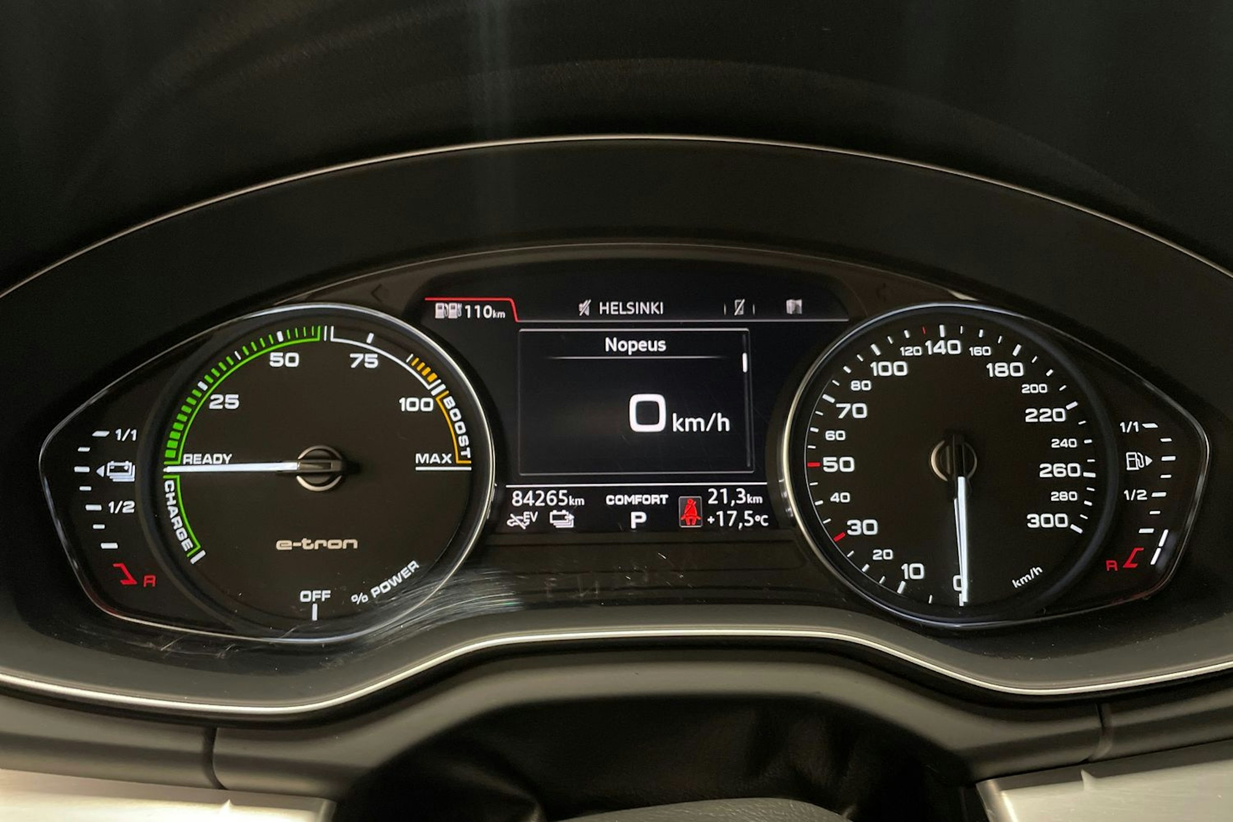 musta Audi Q5 2019 kuva 20.