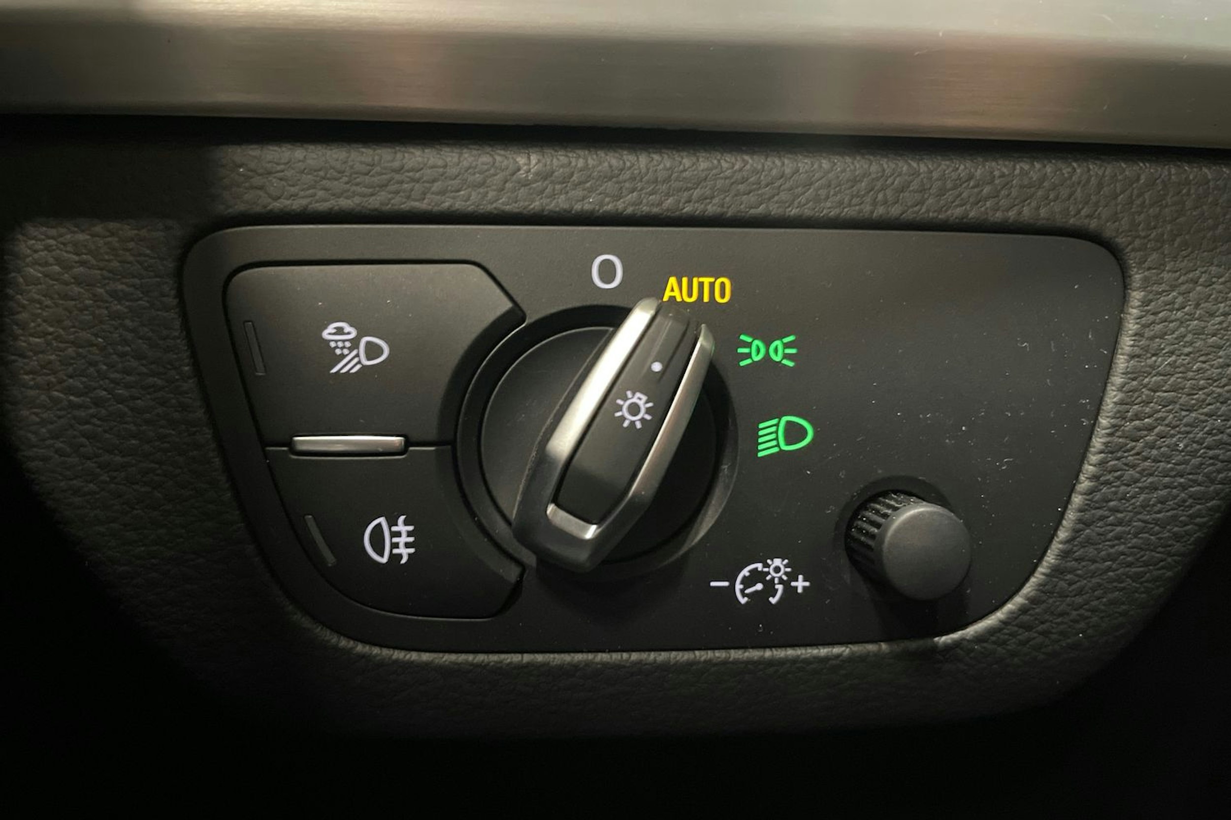 musta Audi Q5 2019 kuva 21.