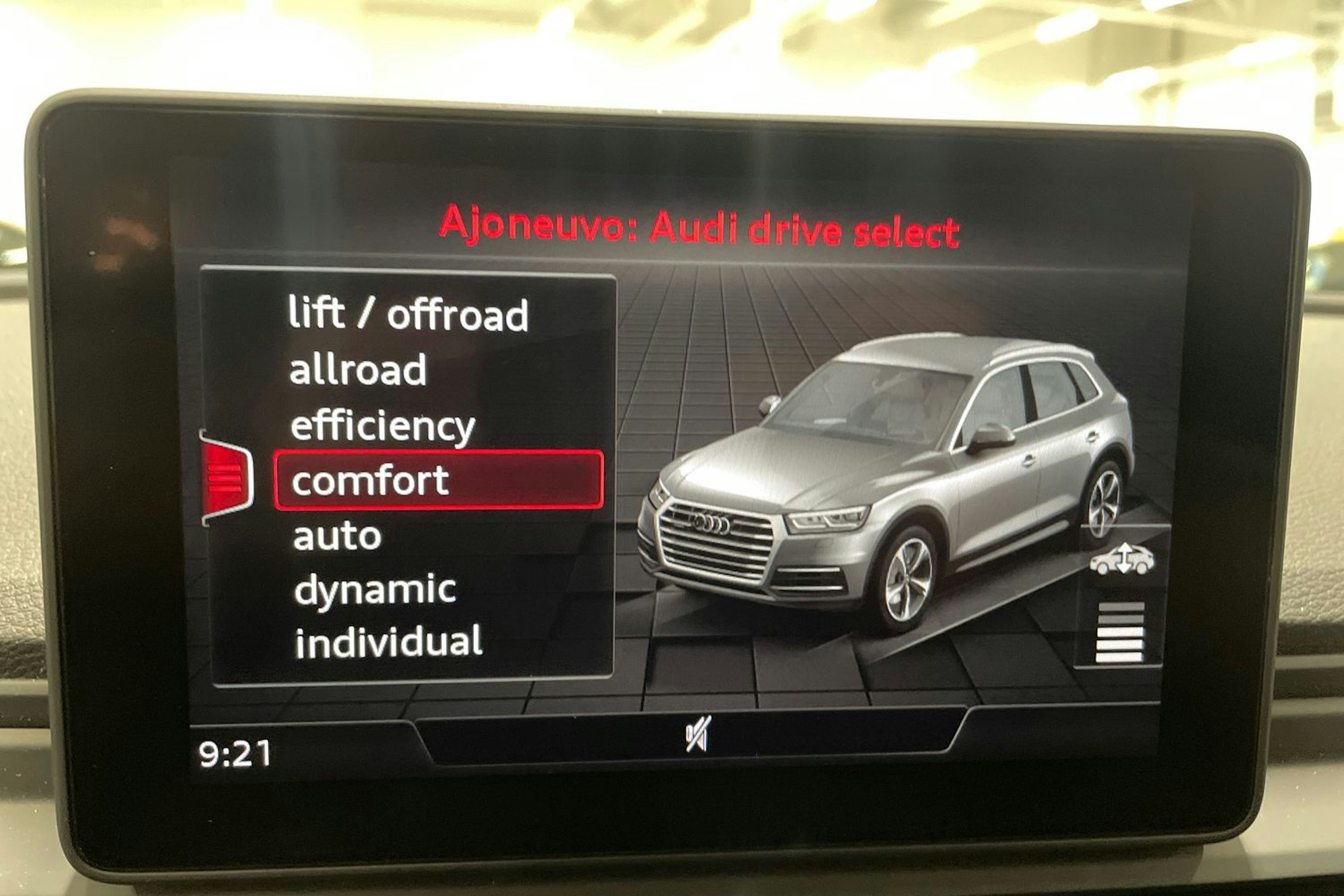 musta Audi Q5 2019 kuva 24.