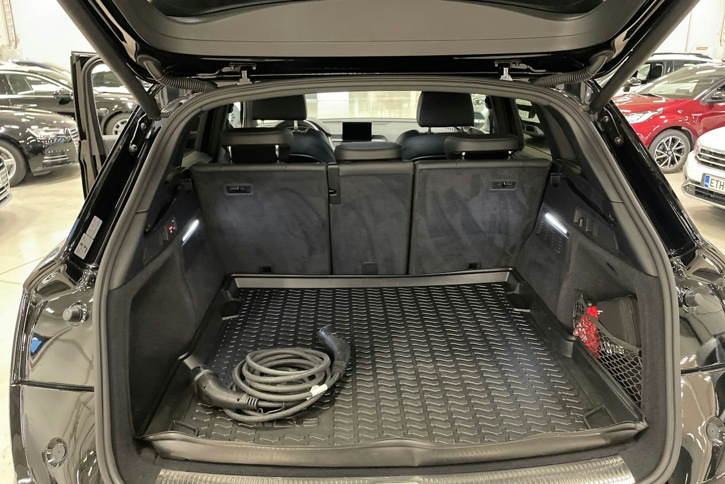 musta Audi Q5 2019 kuva 38.