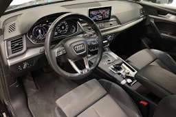 Musta Audi Q5 2019 kuva 7.