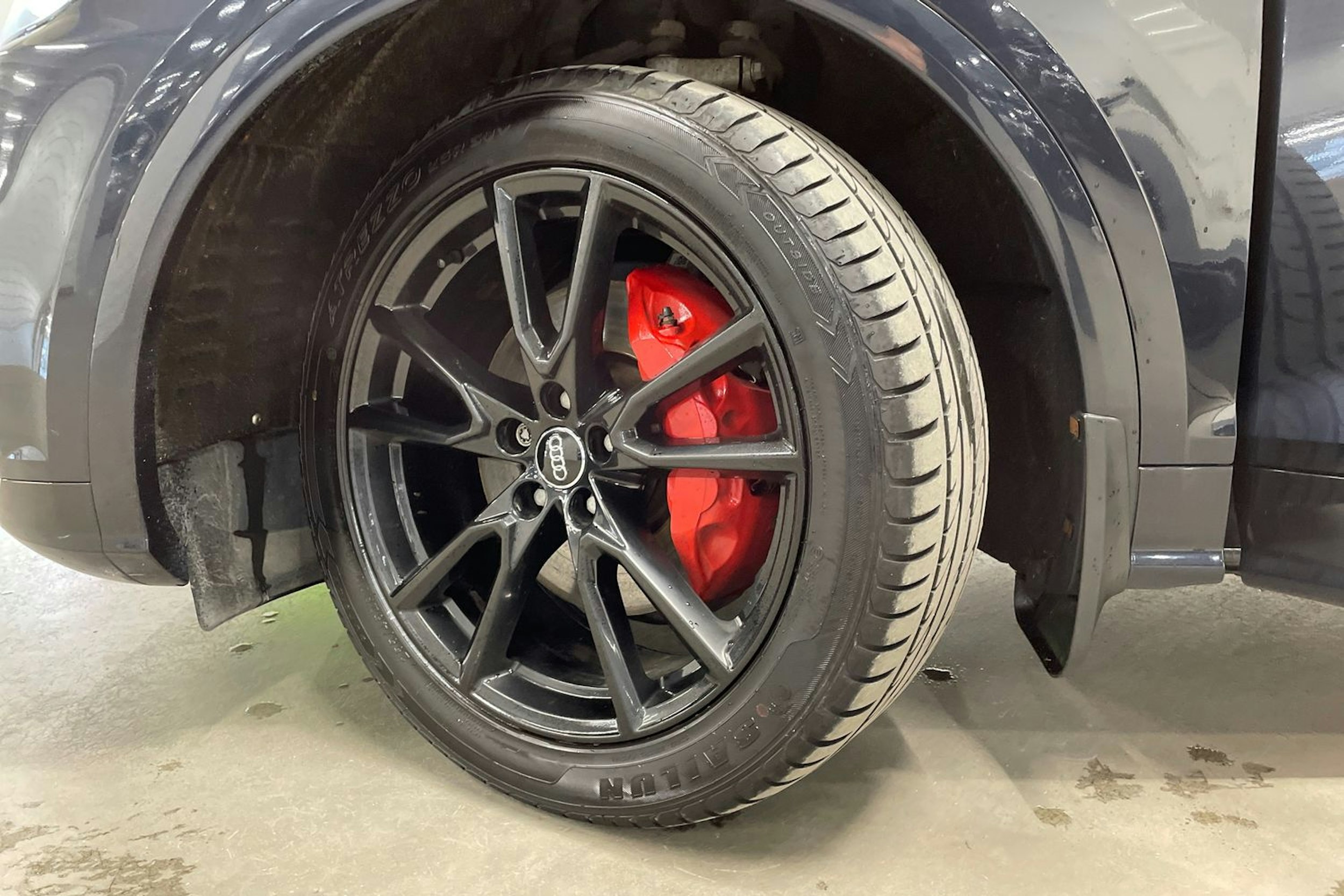 Musta Audi Q5 2019 kuva 13.