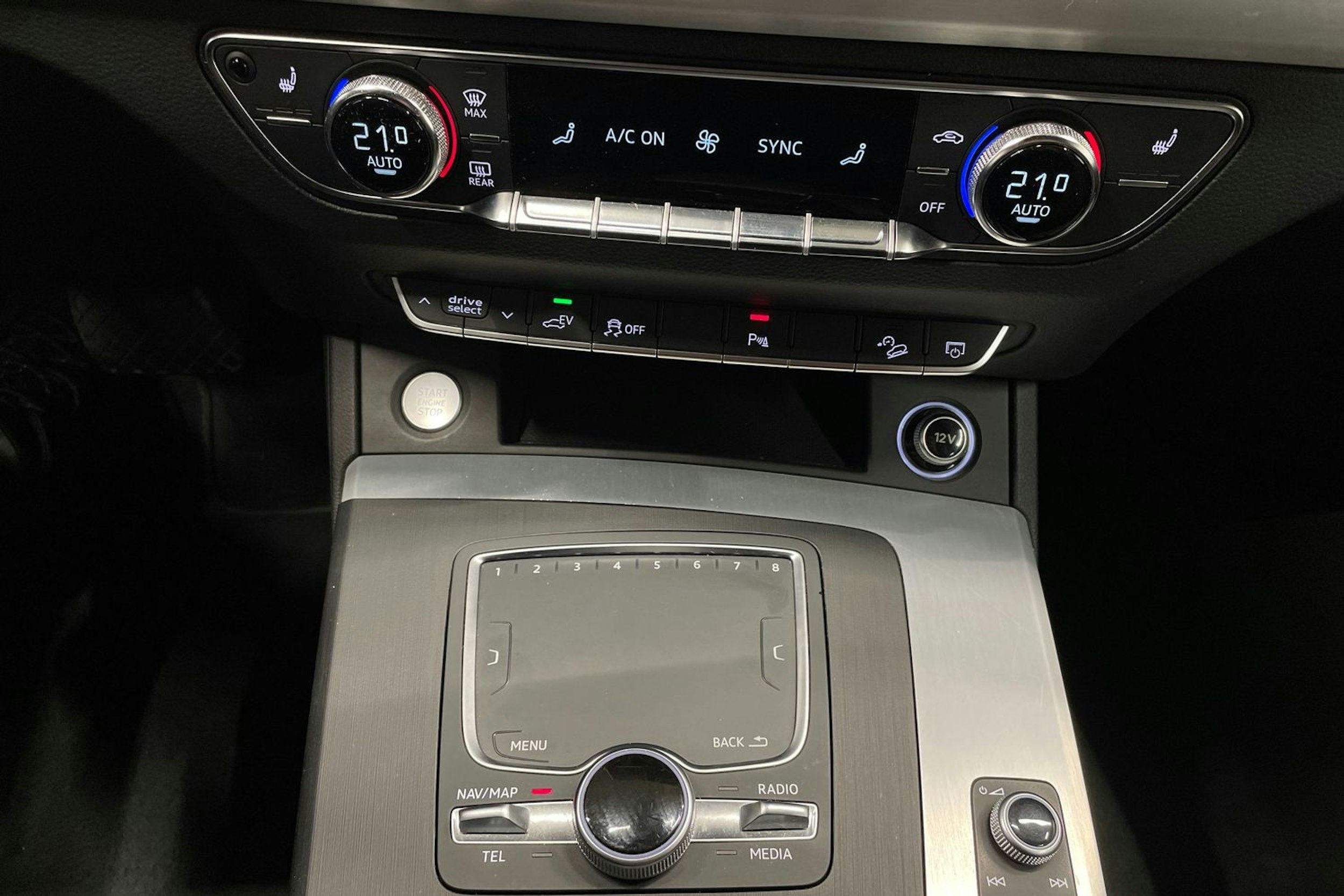 Musta Audi Q5 2019 kuva 19.