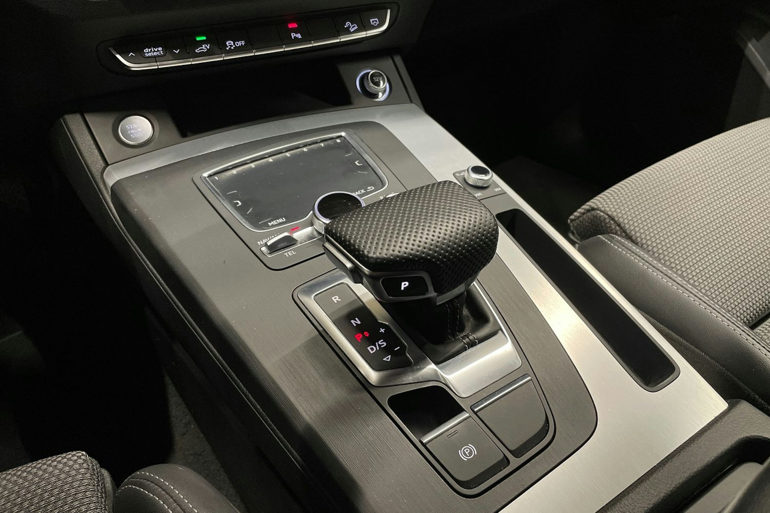 Musta Audi Q5 2019 kuva 20.