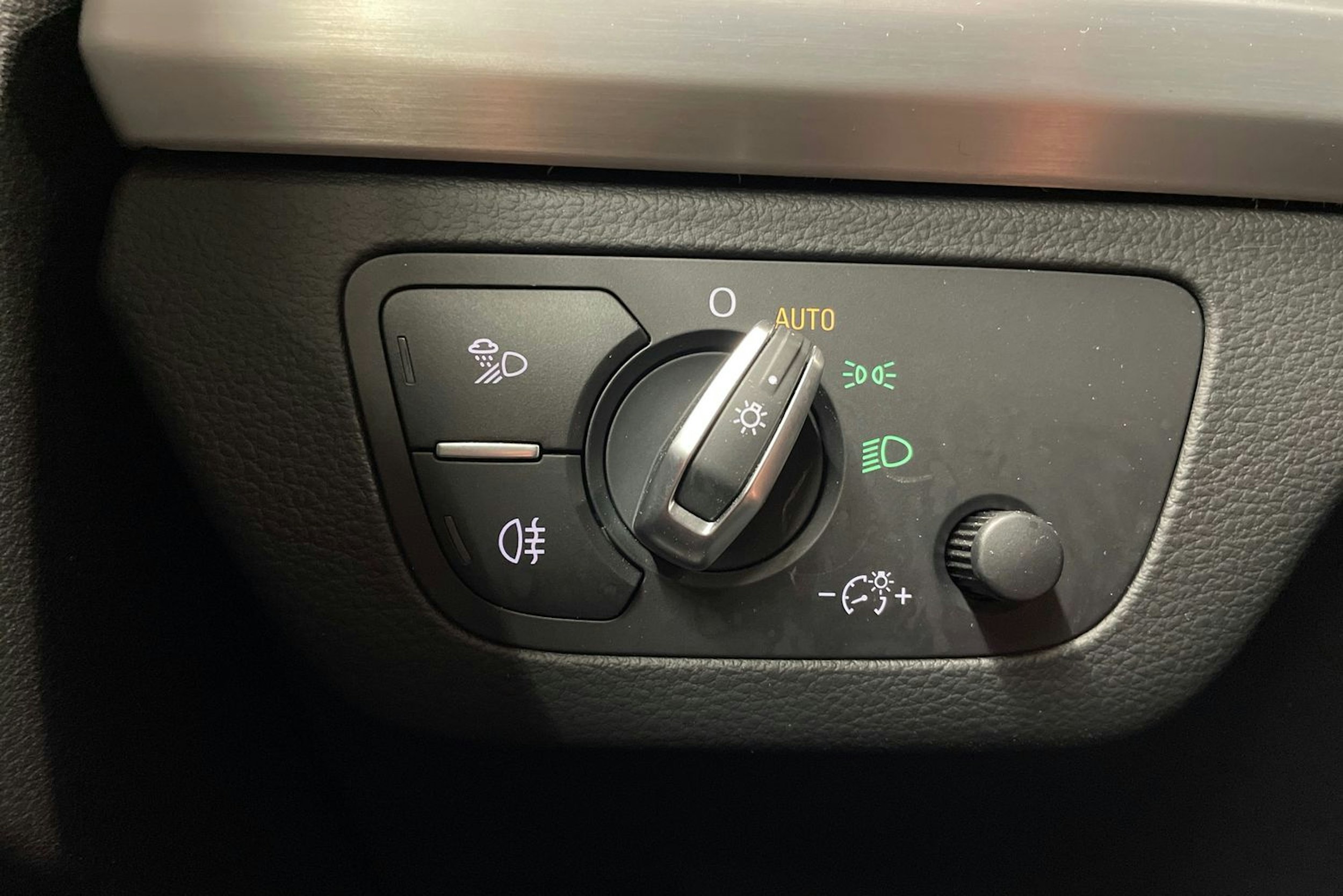 Musta Audi Q5 2019 kuva 21.