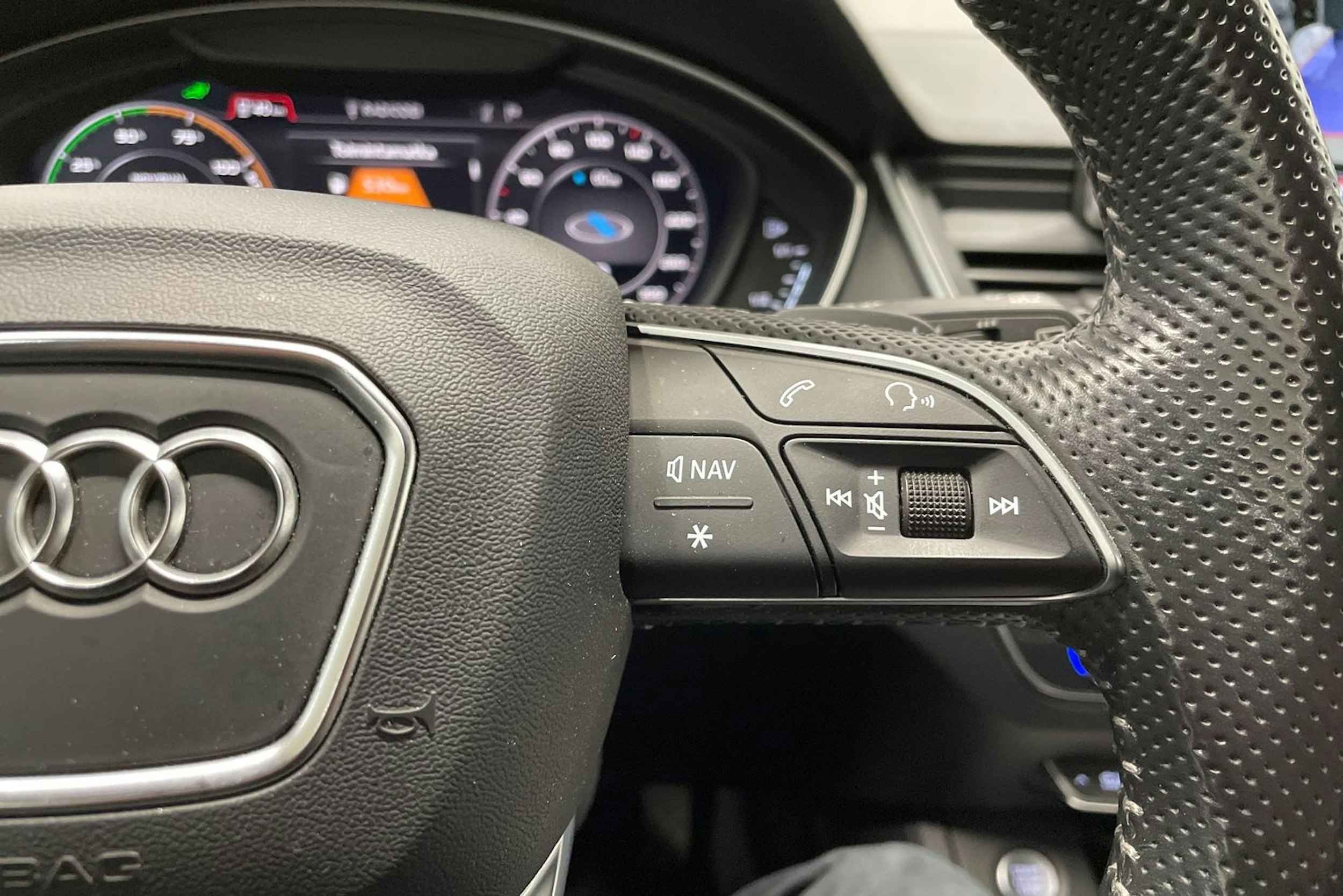 Musta Audi Q5 2019 kuva 23.