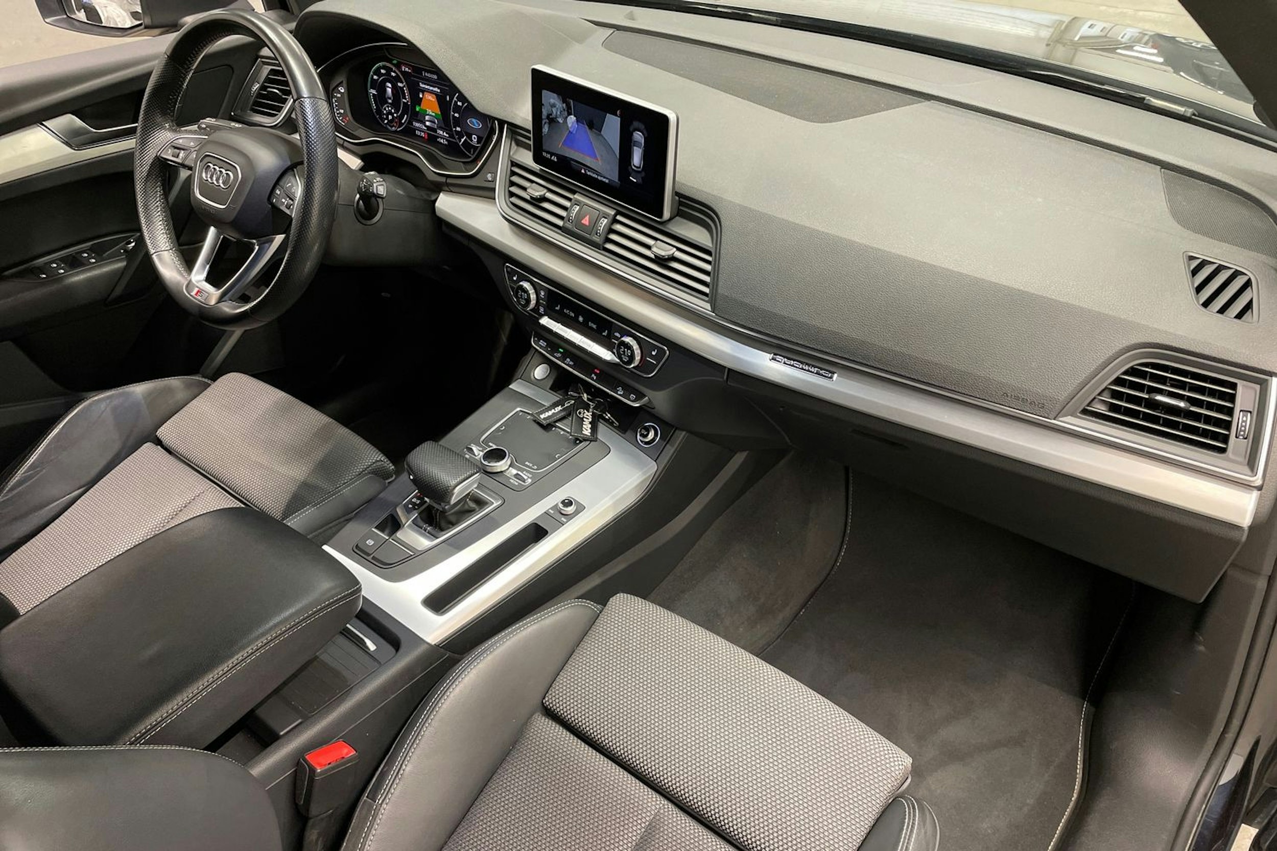 Musta Audi Q5 2019 kuva 27.