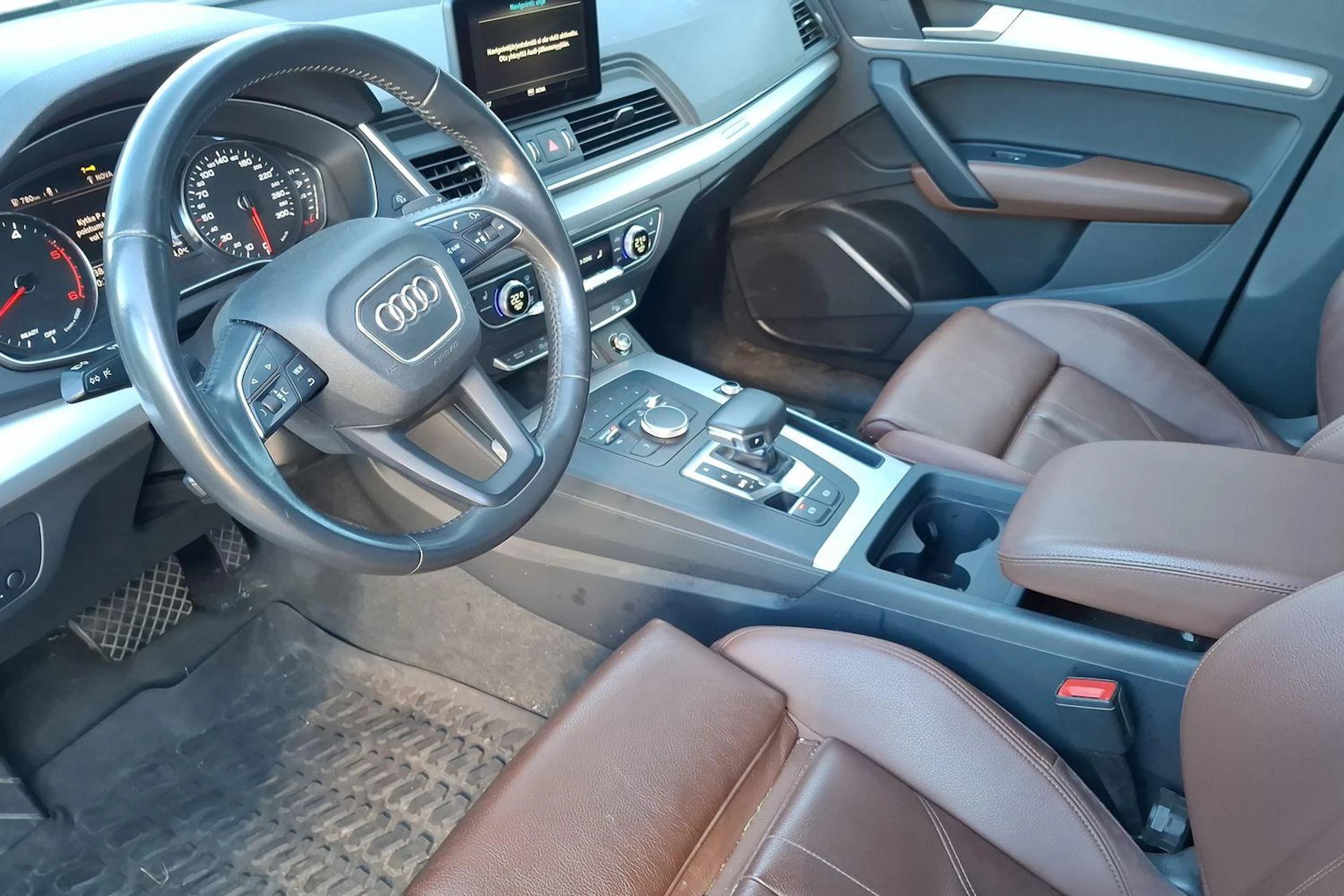 valkoinen Audi Q5 2019 kuva 3.