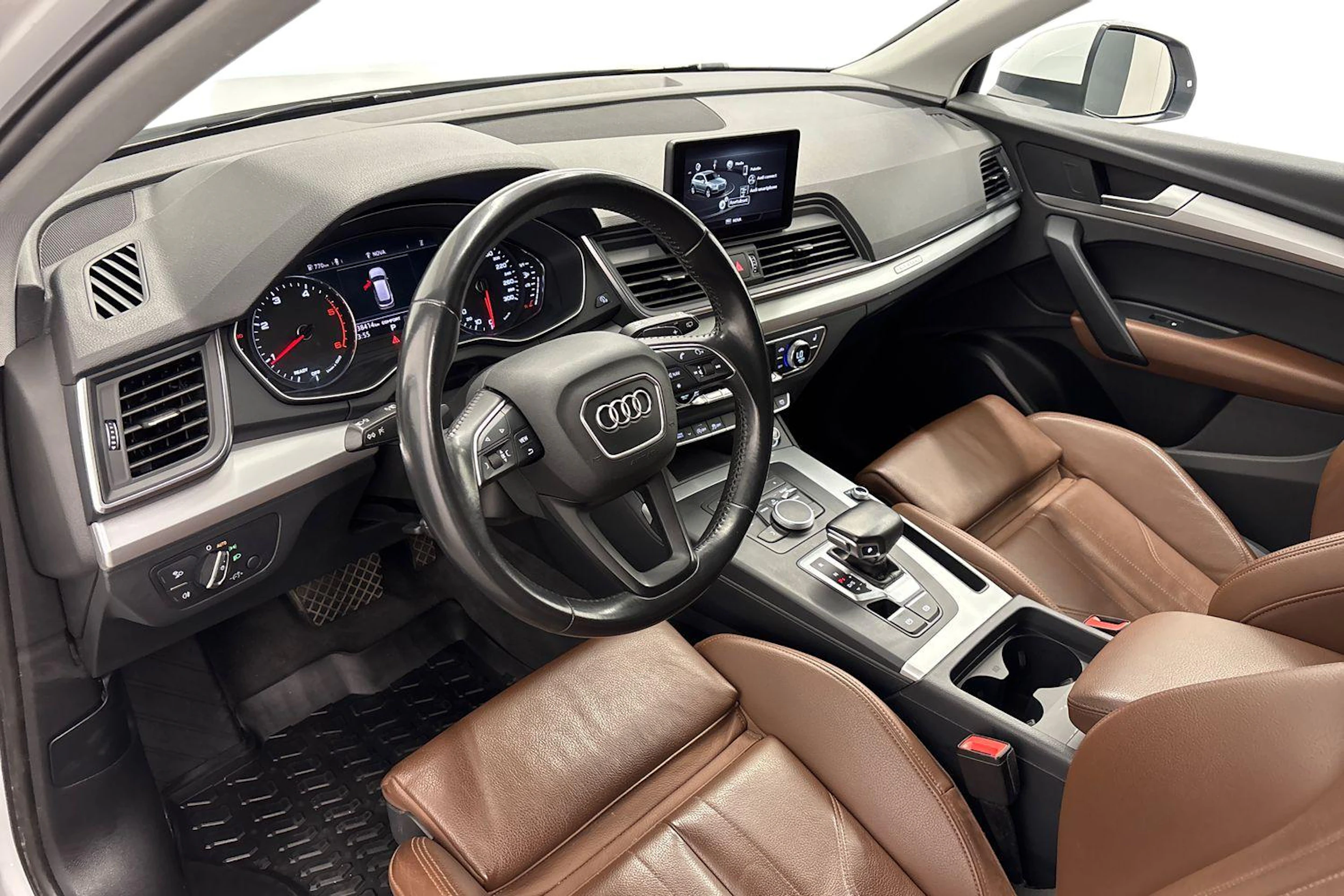 valkoinen Audi Q5 2019 kuva 6.
