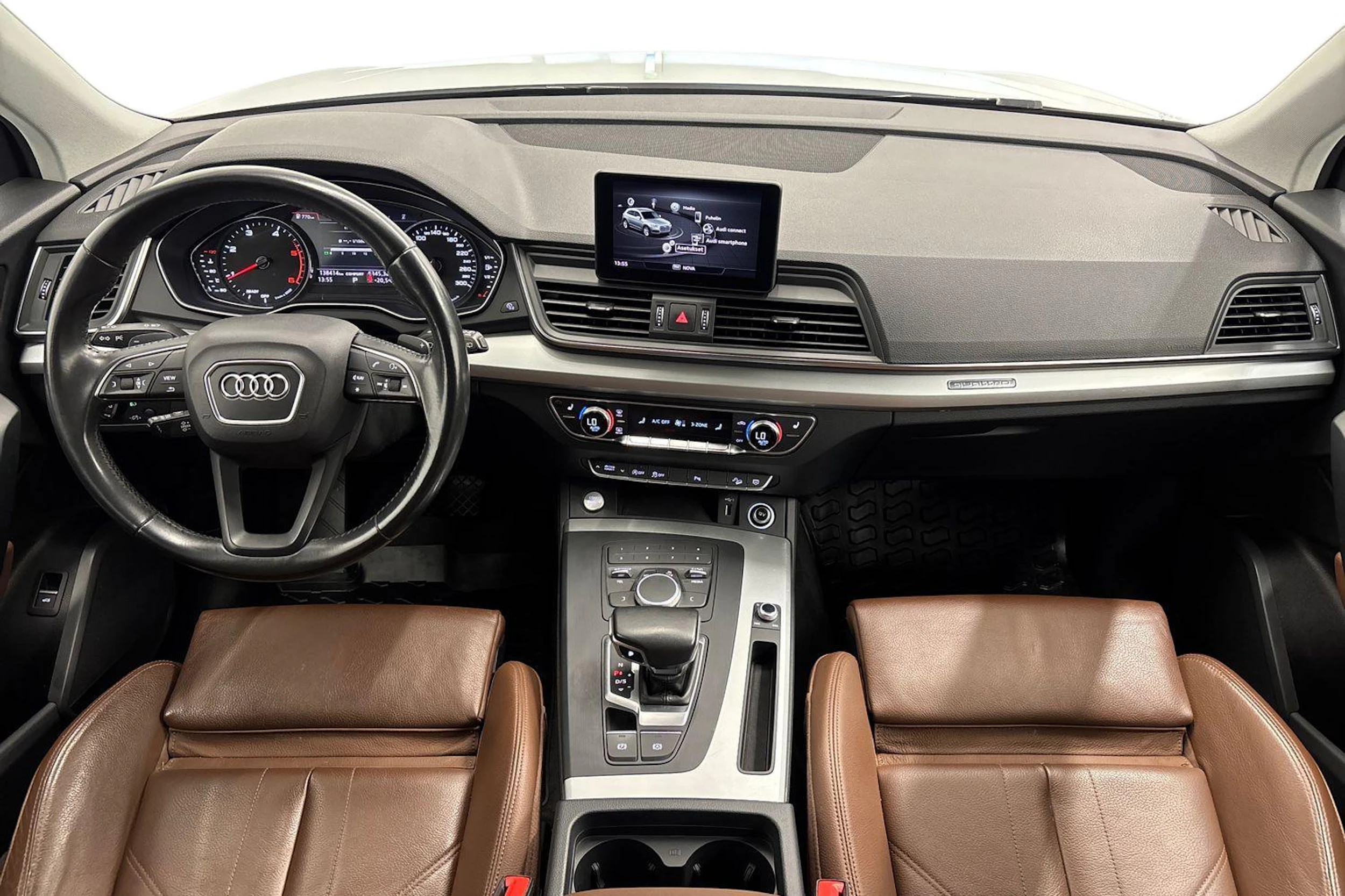 valkoinen Audi Q5 2019 kuva 7.