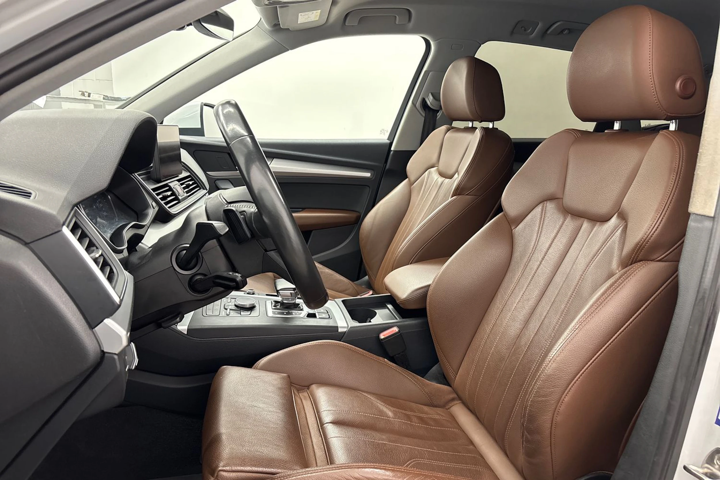 valkoinen Audi Q5 2019 kuva 11.
