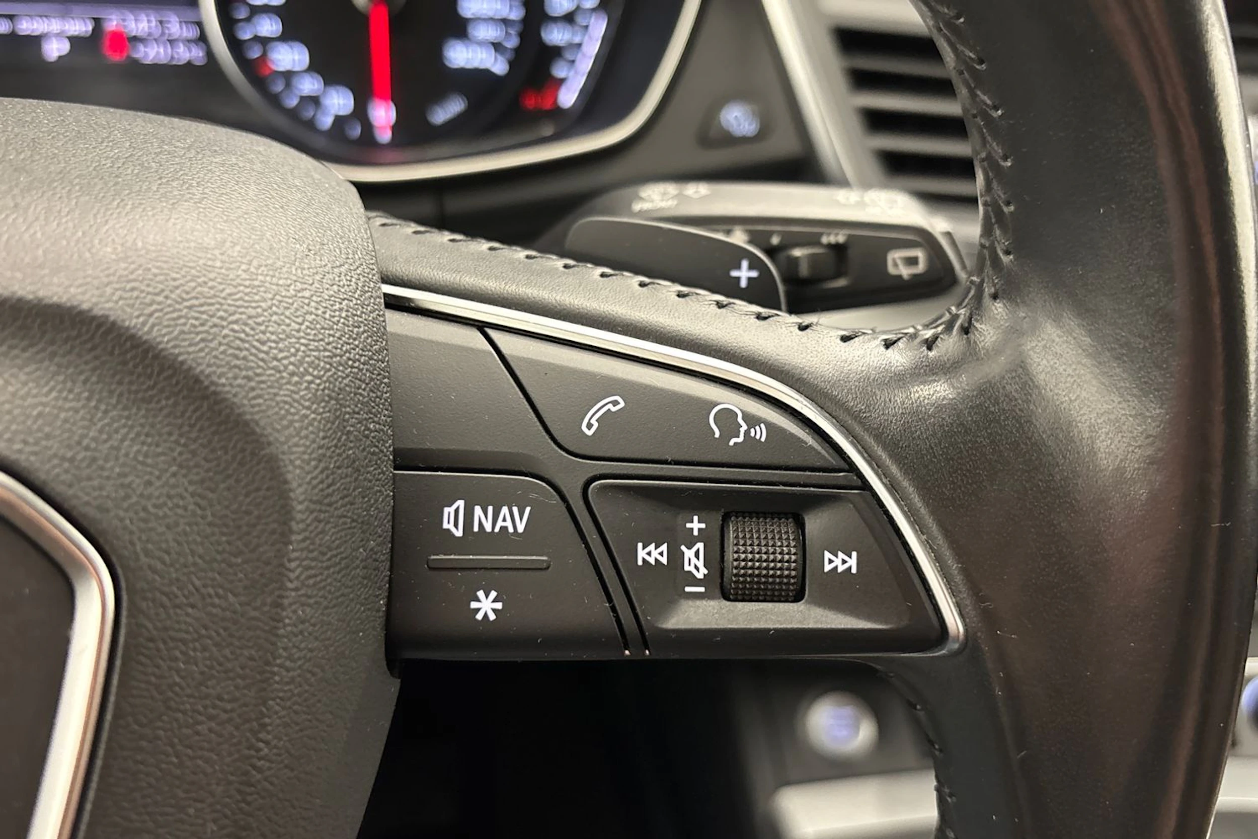valkoinen Audi Q5 2019 kuva 14.