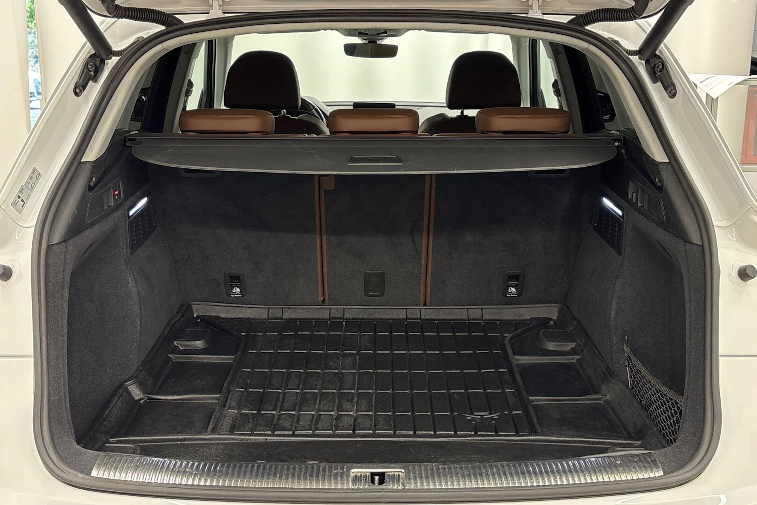 valkoinen Audi Q5 2019 kuva 22.