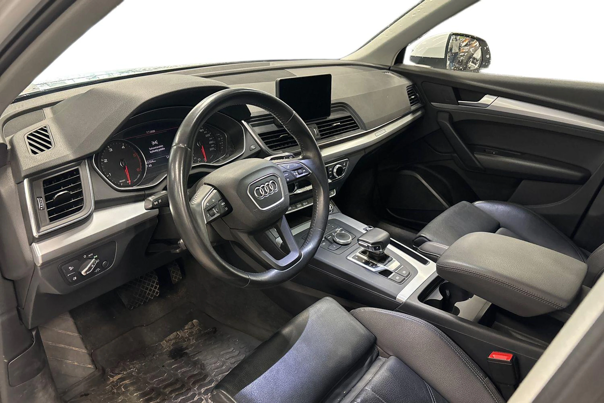 valkoinen Audi Q5 2019 kuva 3.