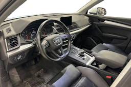 valkoinen Audi Q5 2019 kuva 3.