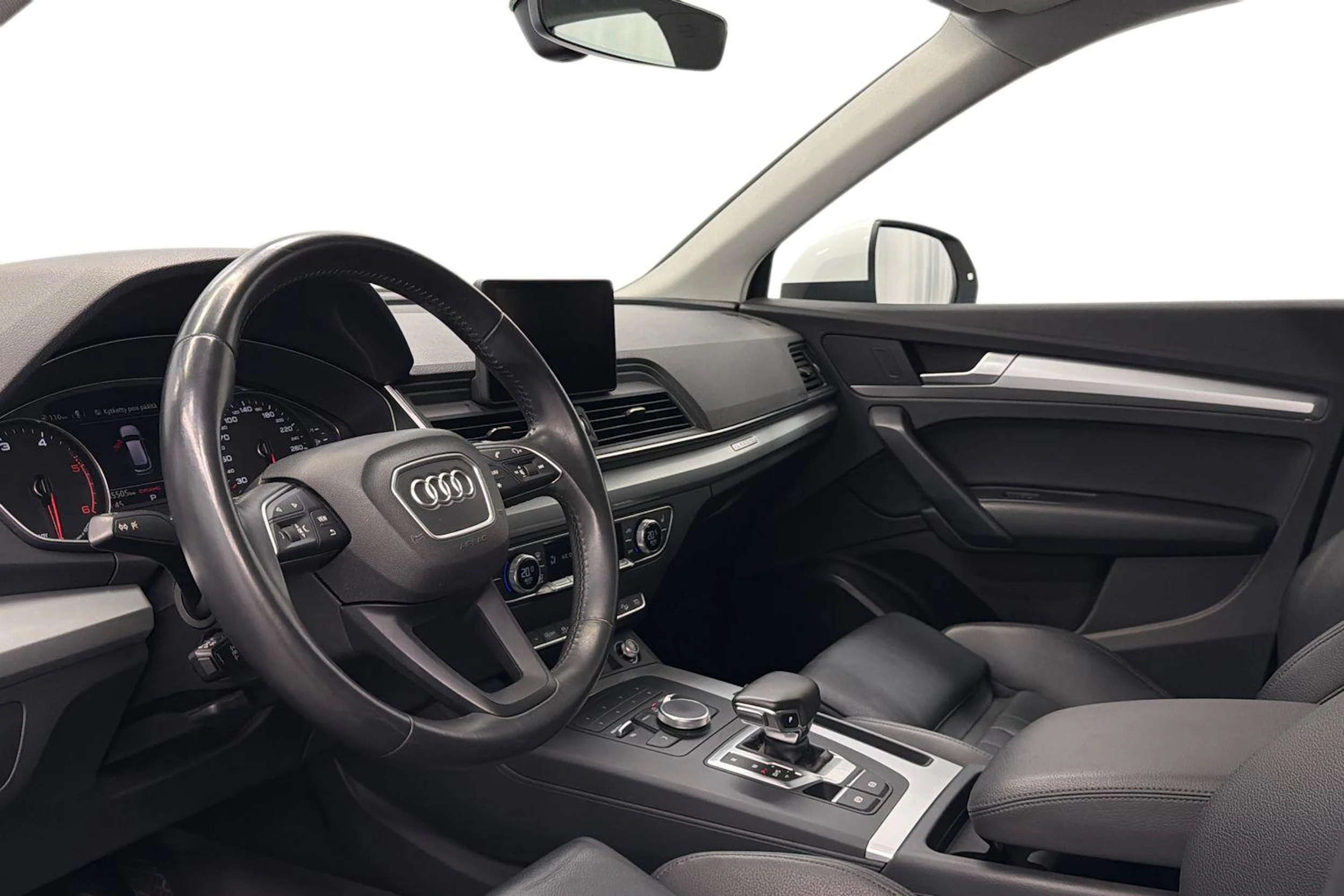 valkoinen Audi Q5 2019 kuva 6.