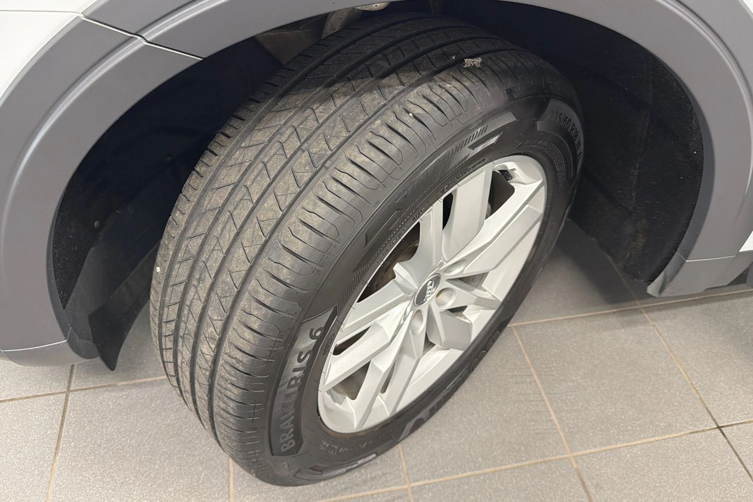 valkoinen Audi Q5 2019 kuva 10.