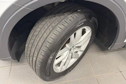 valkoinen Audi Q5 2019 kuva 10.