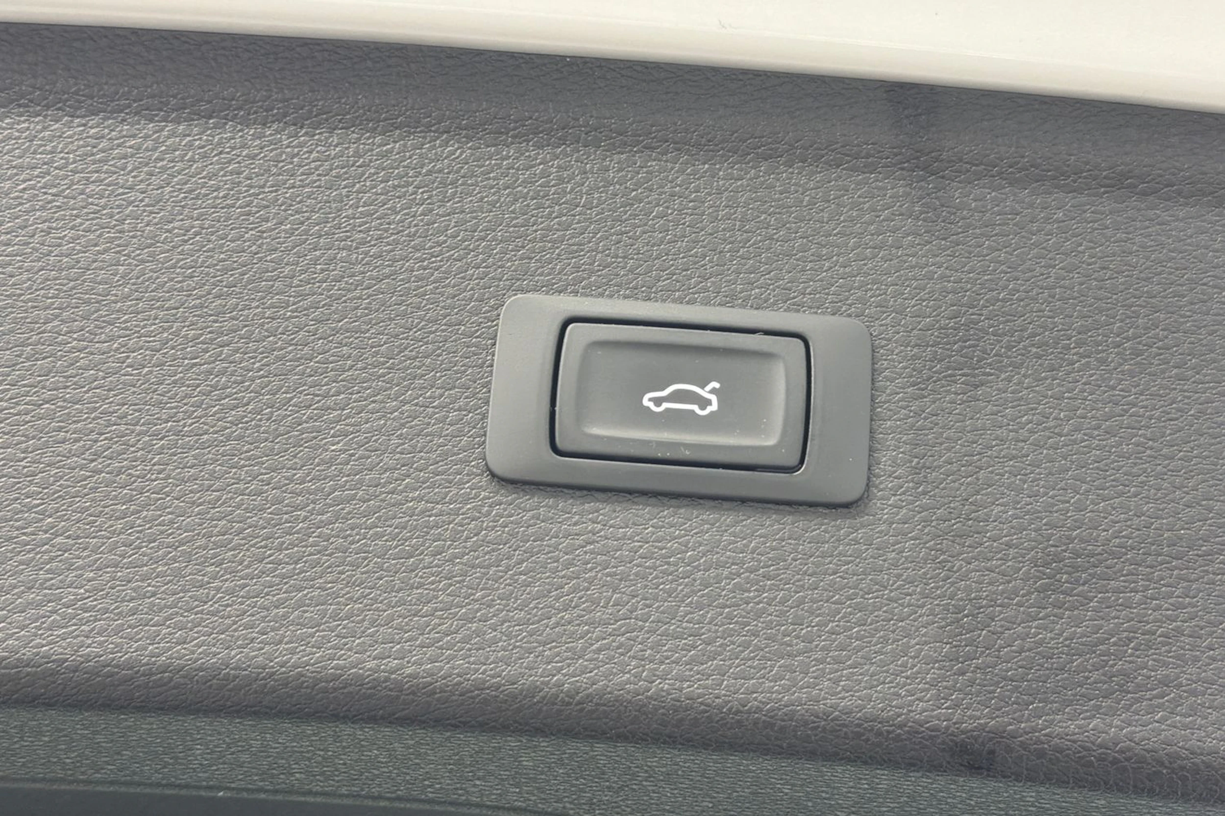 valkoinen Audi Q5 2019 kuva 14.