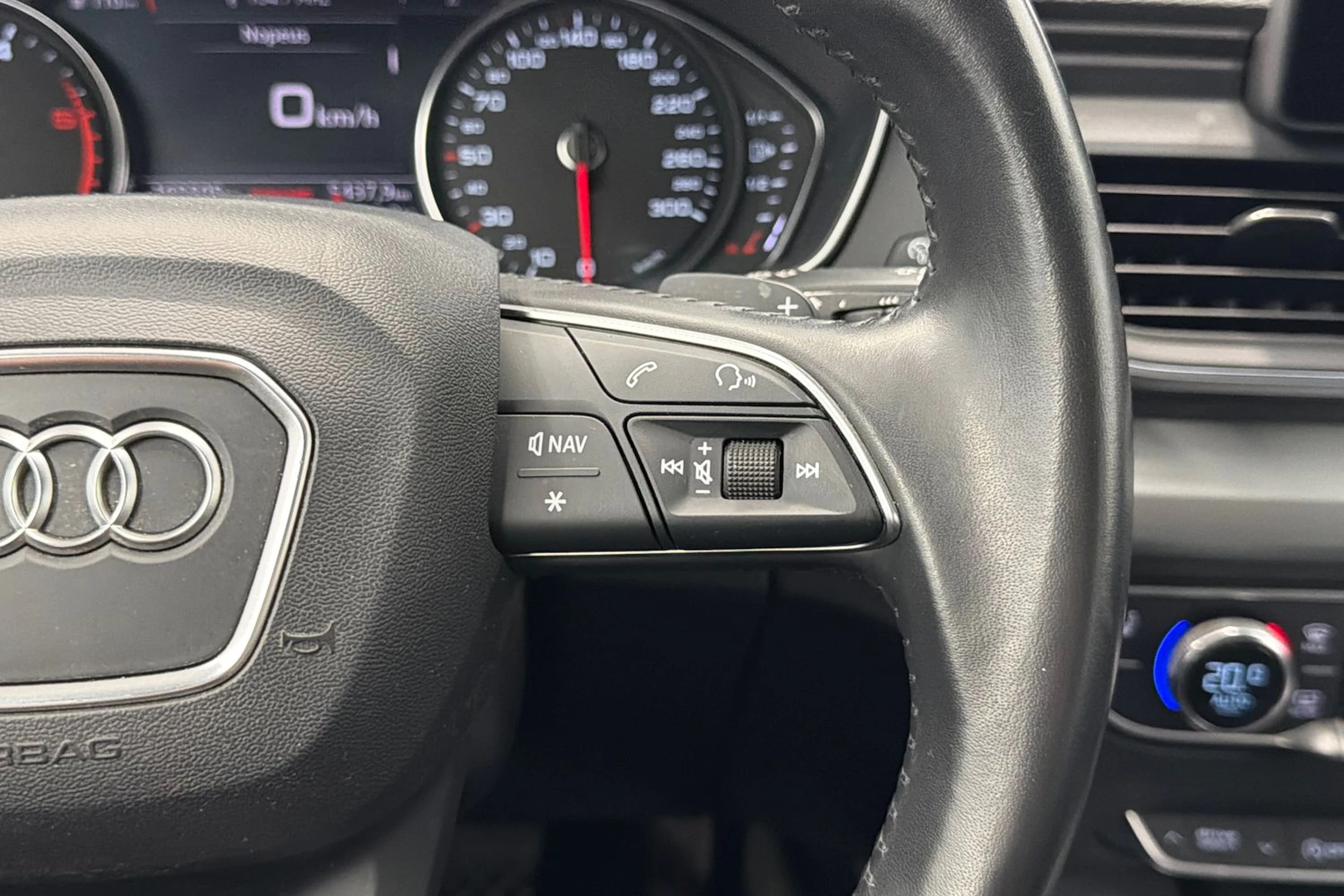 valkoinen Audi Q5 2019 kuva 19.