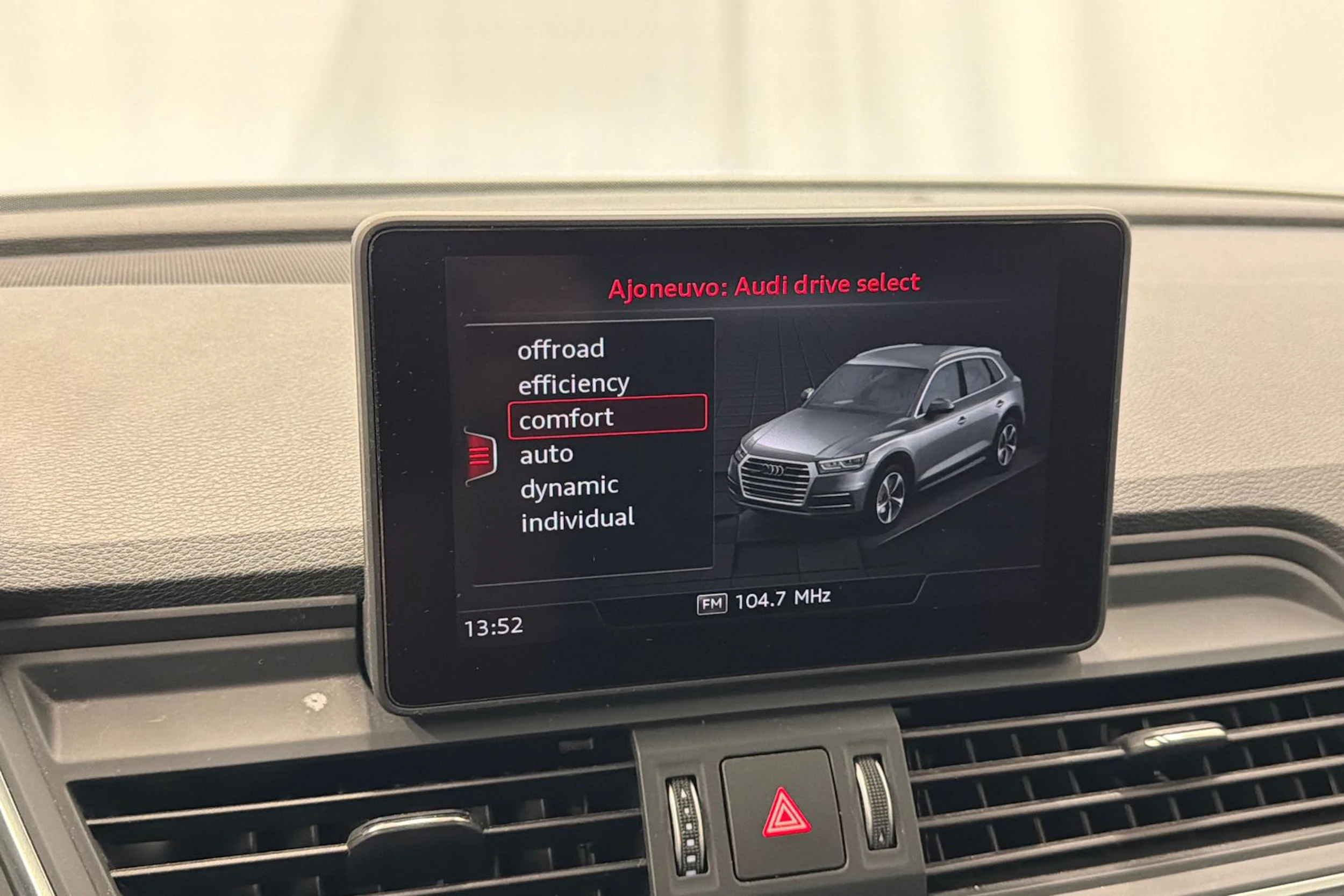 valkoinen Audi Q5 2019 kuva 20.