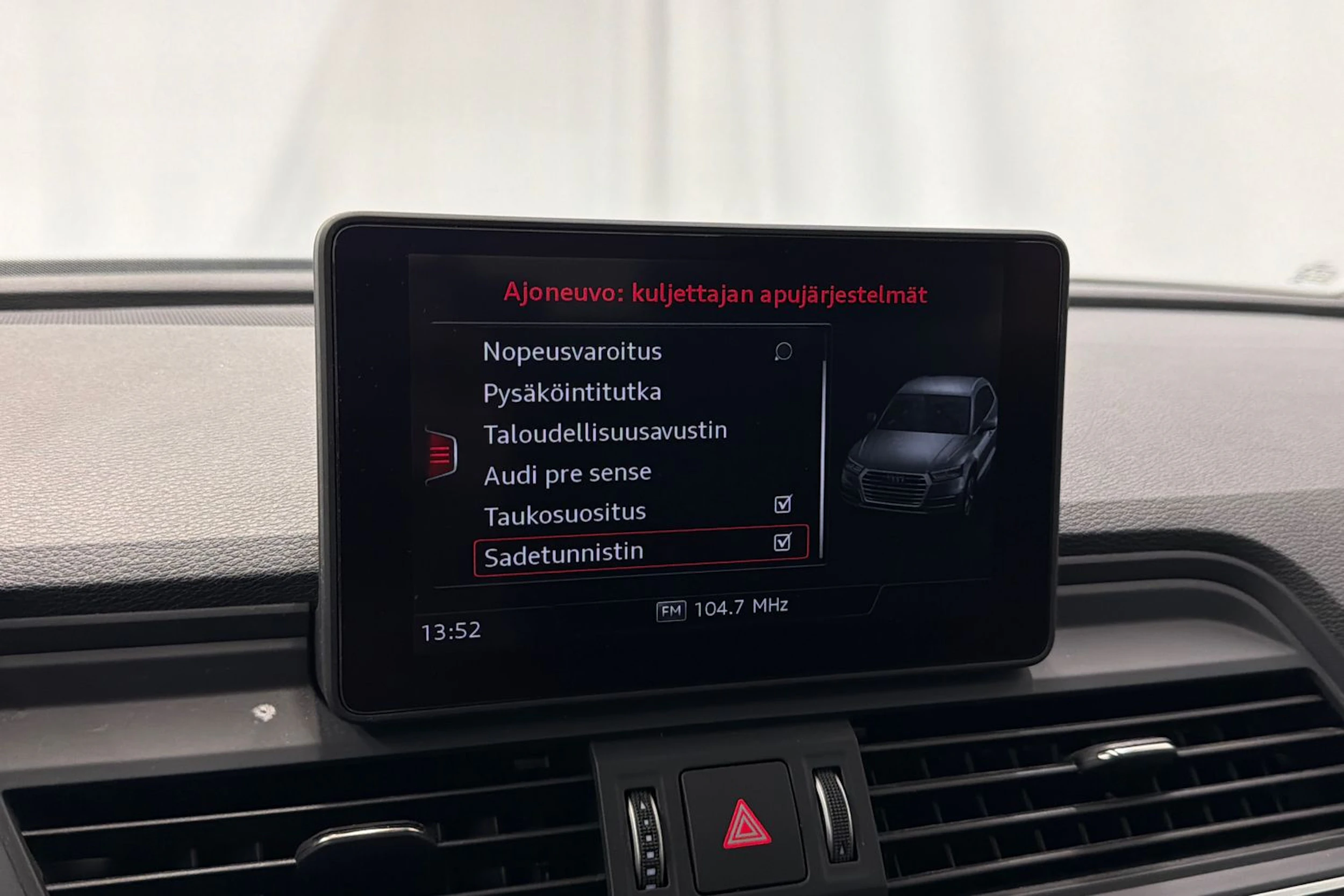 valkoinen Audi Q5 2019 kuva 21.