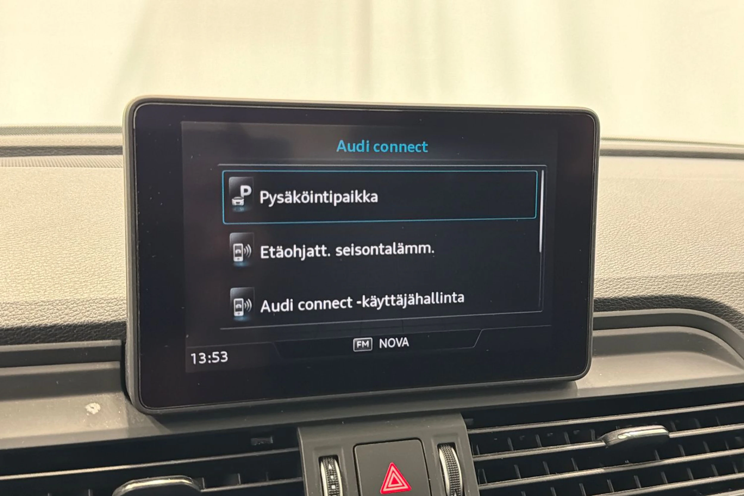 valkoinen Audi Q5 2019 kuva 24.