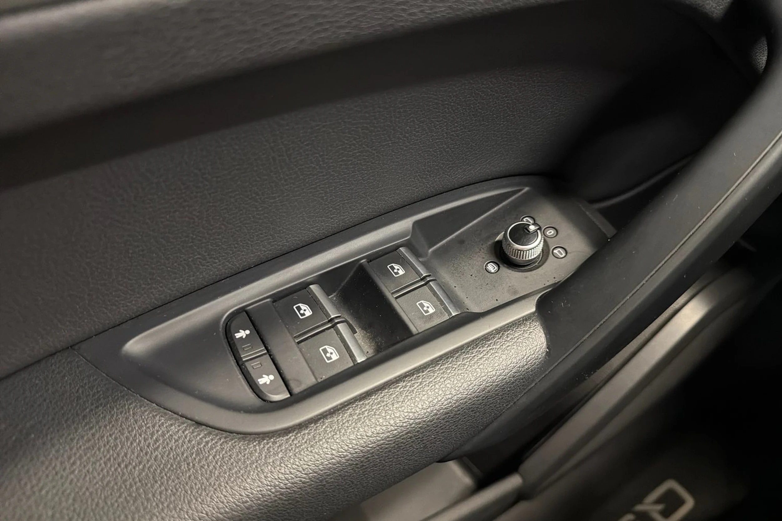 valkoinen Audi Q5 2019 kuva 27.