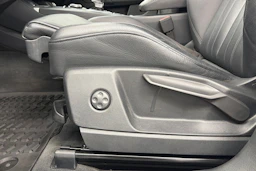 valkoinen Audi Q5 2019 kuva 28.