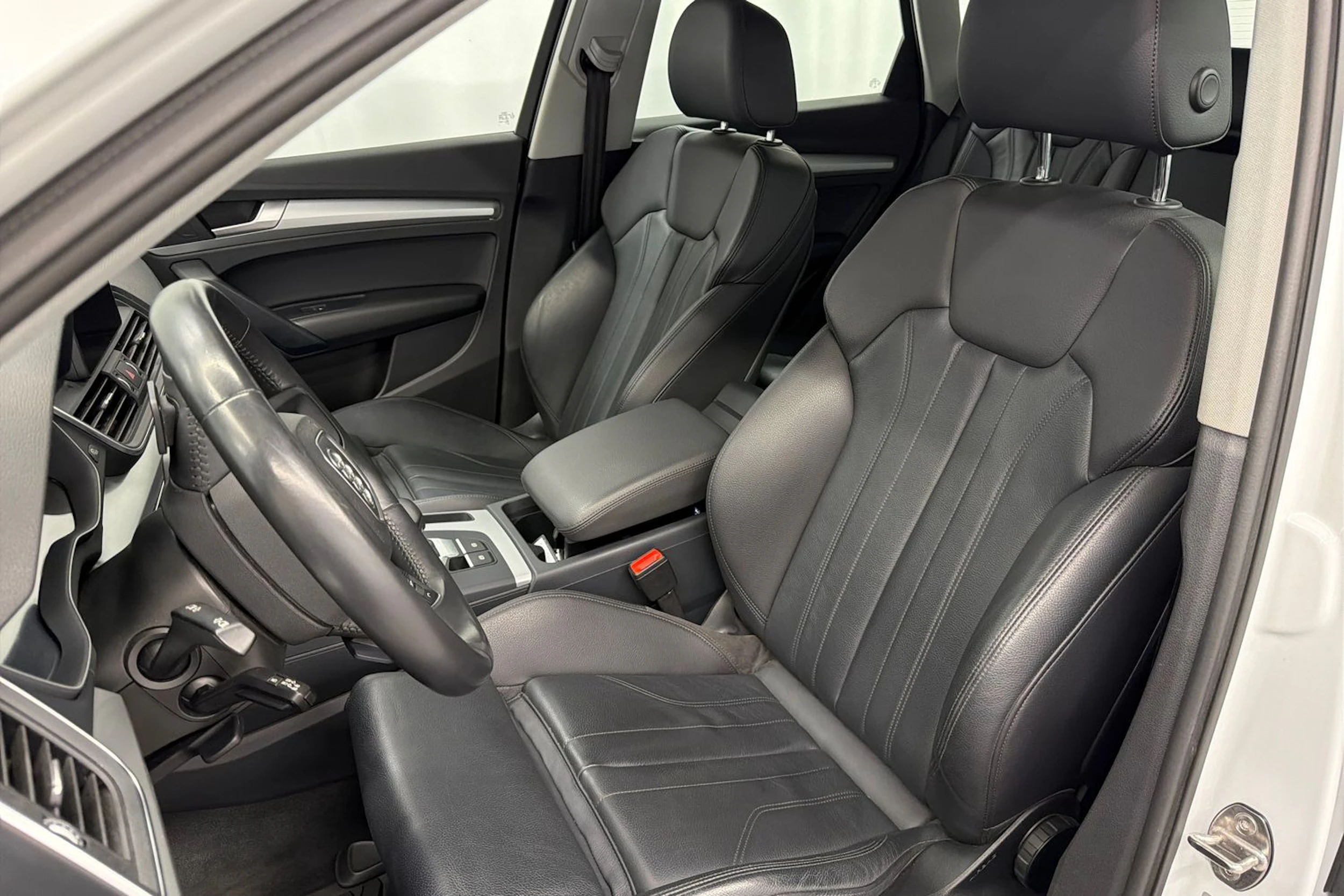 valkoinen Audi Q5 2019 kuva 29.