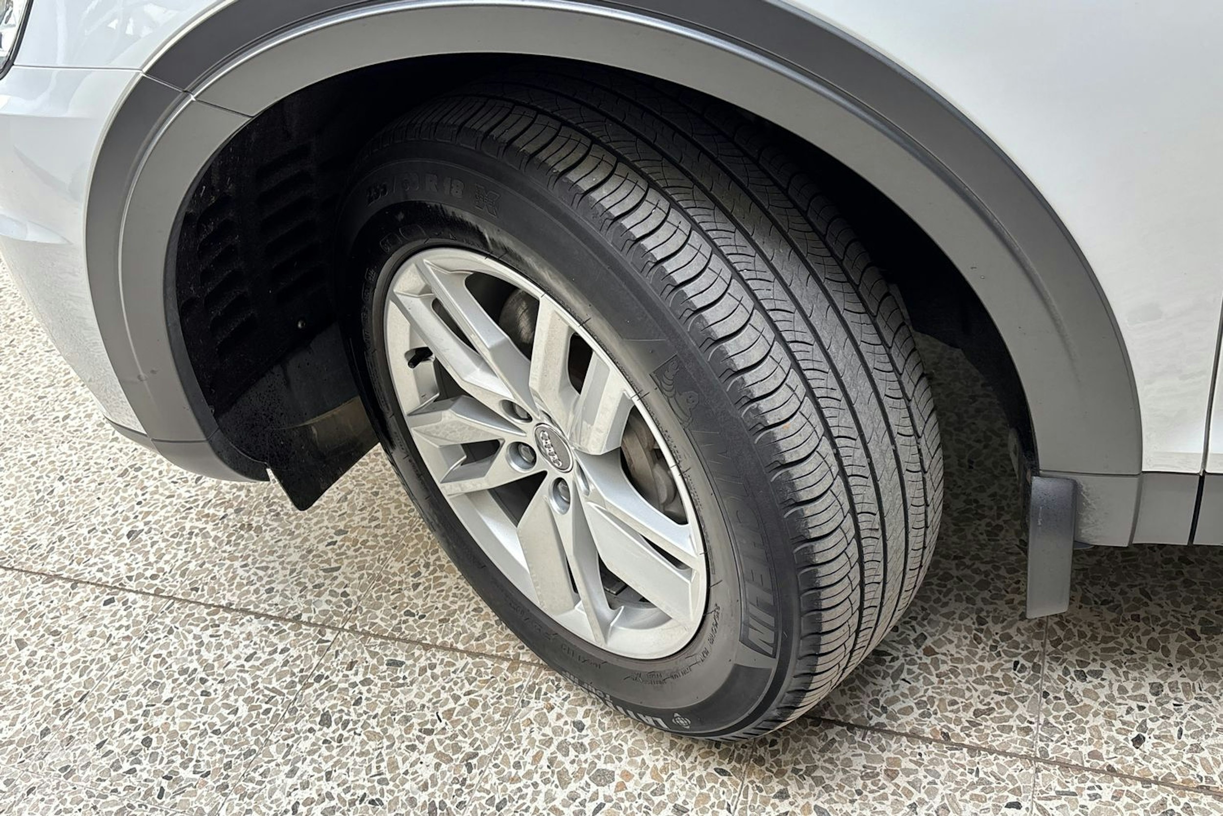 valkoinen Audi Q5 2019 kuva 10.