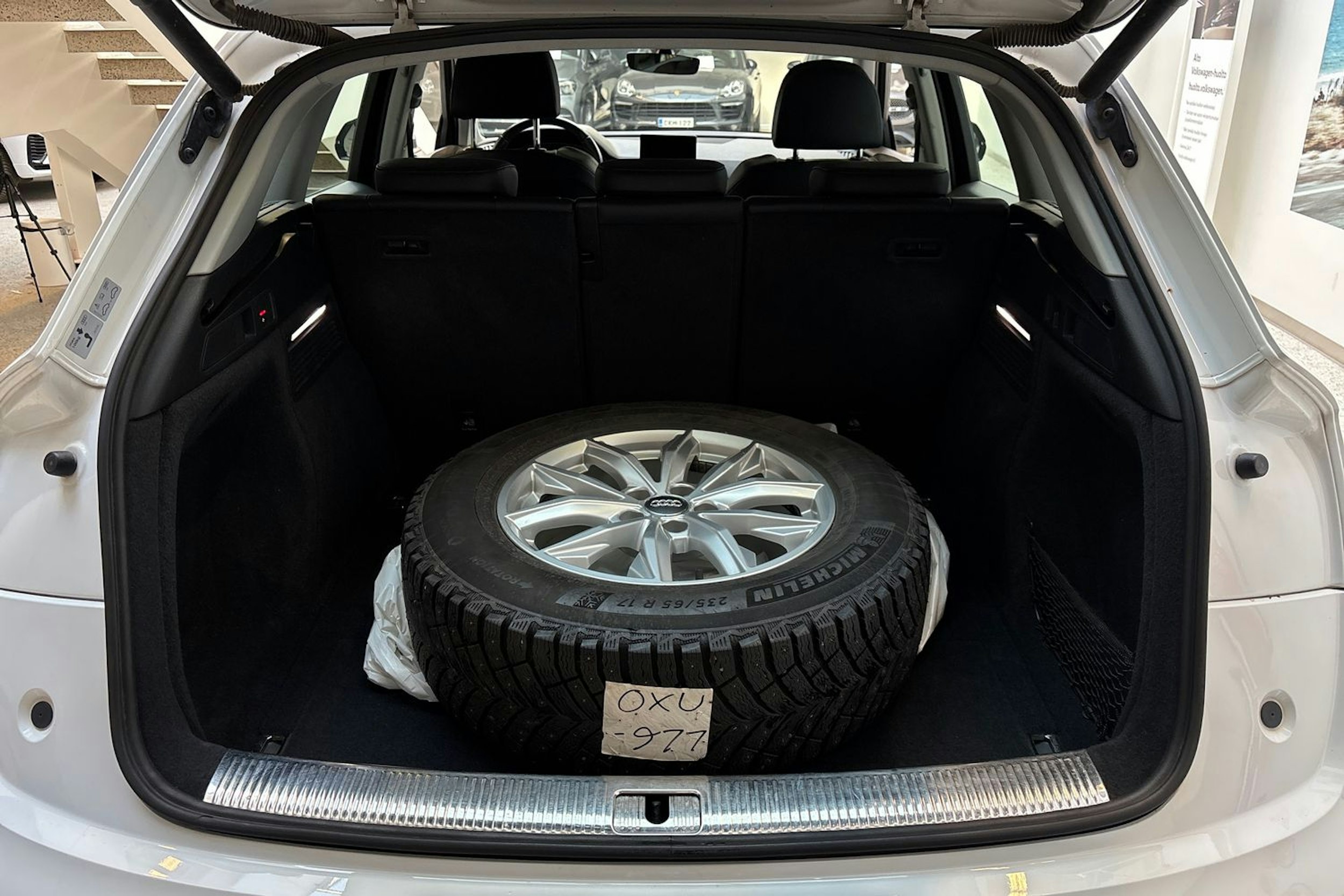 valkoinen Audi Q5 2019 kuva 11.