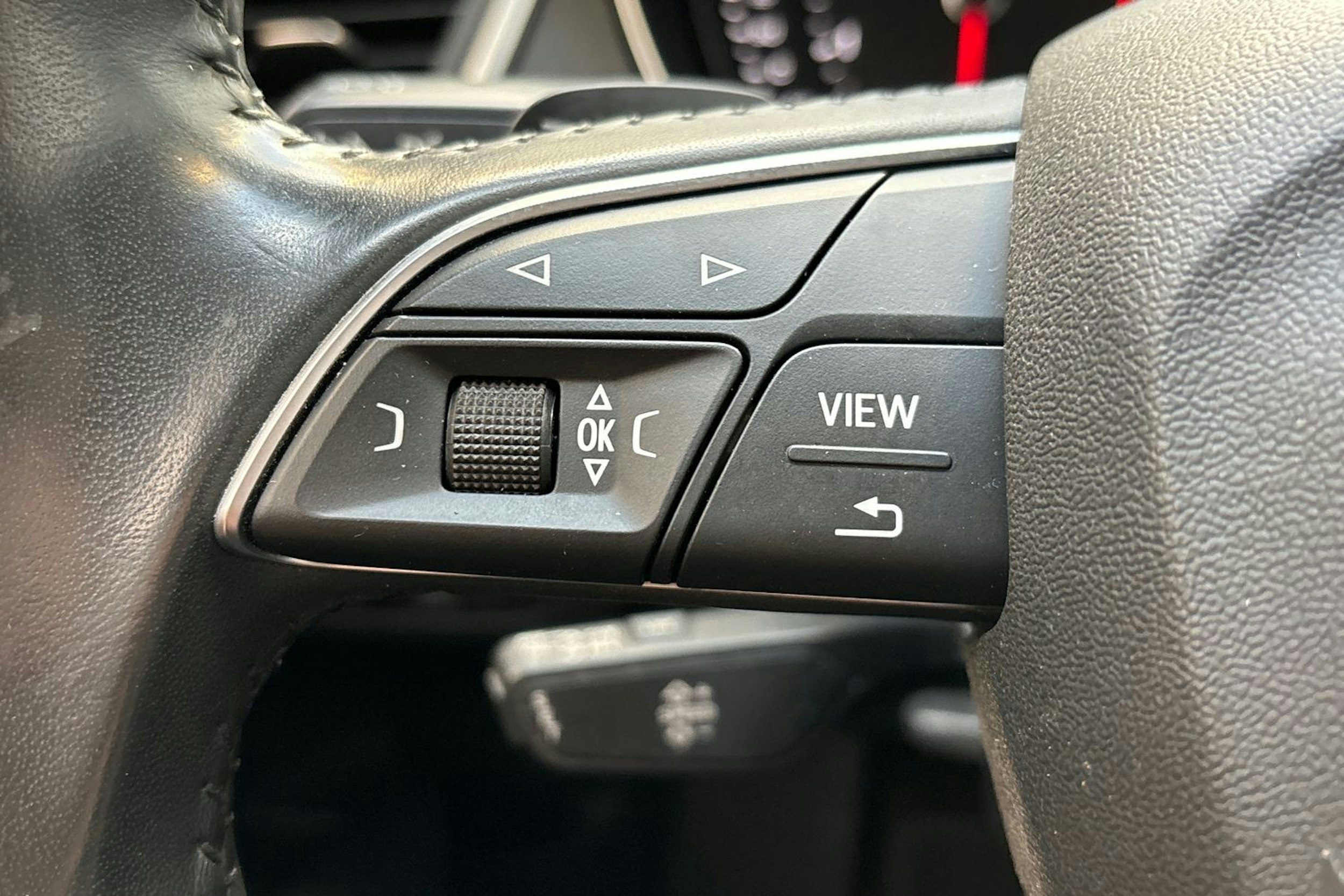 valkoinen Audi Q5 2019 kuva 17.