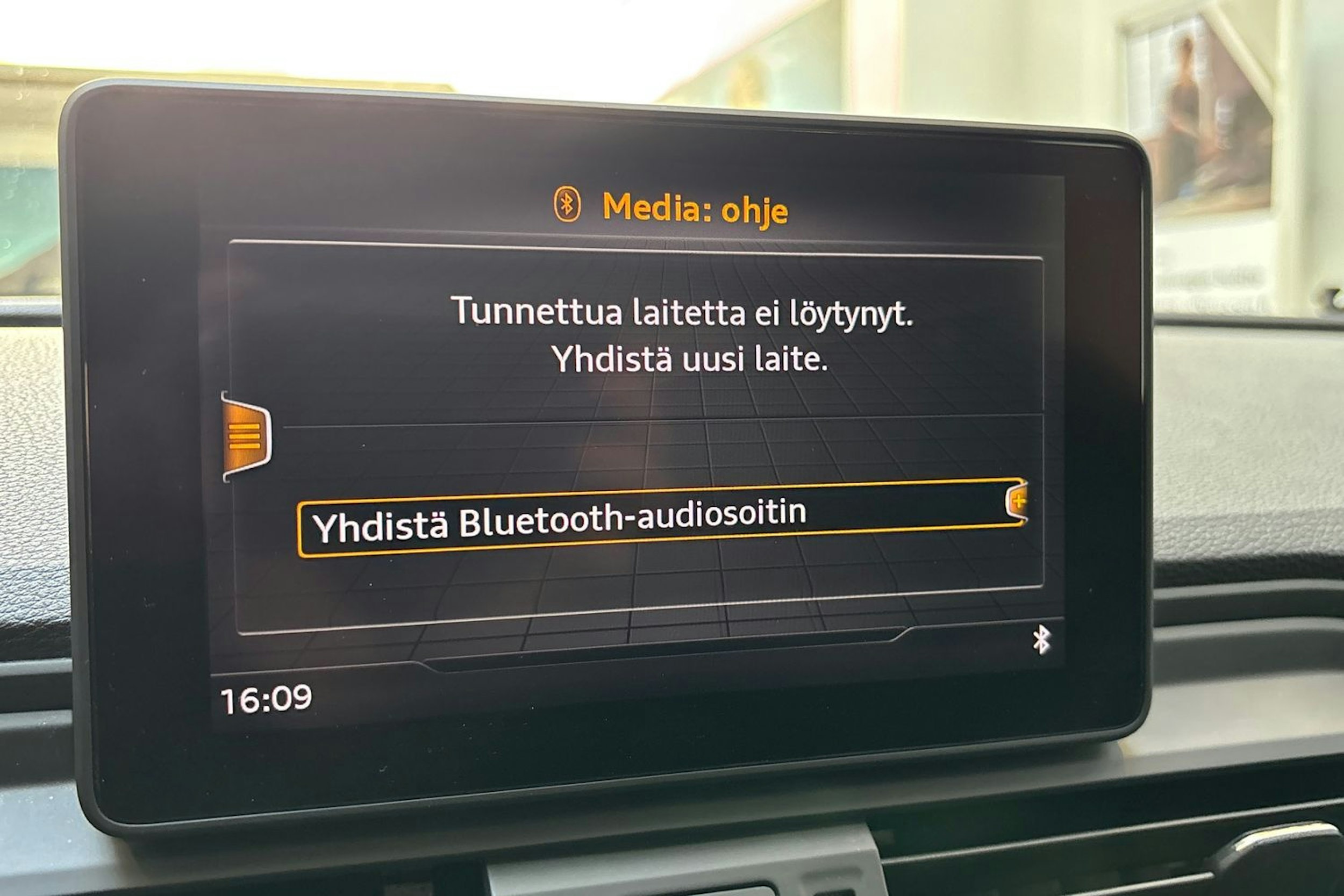 valkoinen Audi Q5 2019 kuva 24.
