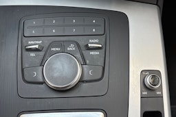 valkoinen Audi Q5 2019 kuva 27.