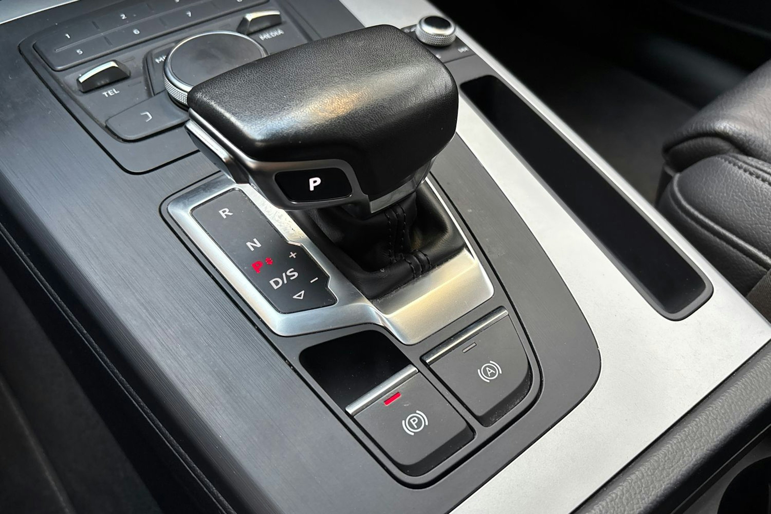 valkoinen Audi Q5 2019 kuva 28.