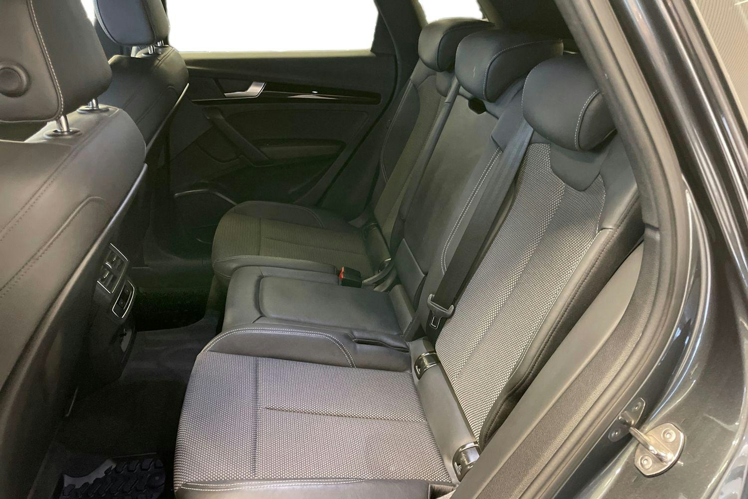 met. harmaa Audi Q5 2019 kuva 10.