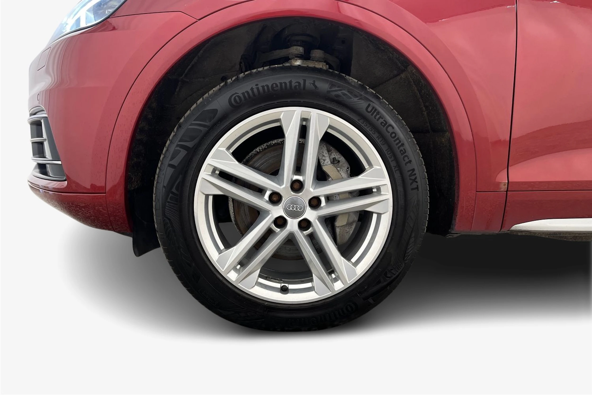 punainen Audi Q5 2019 kuva 12.