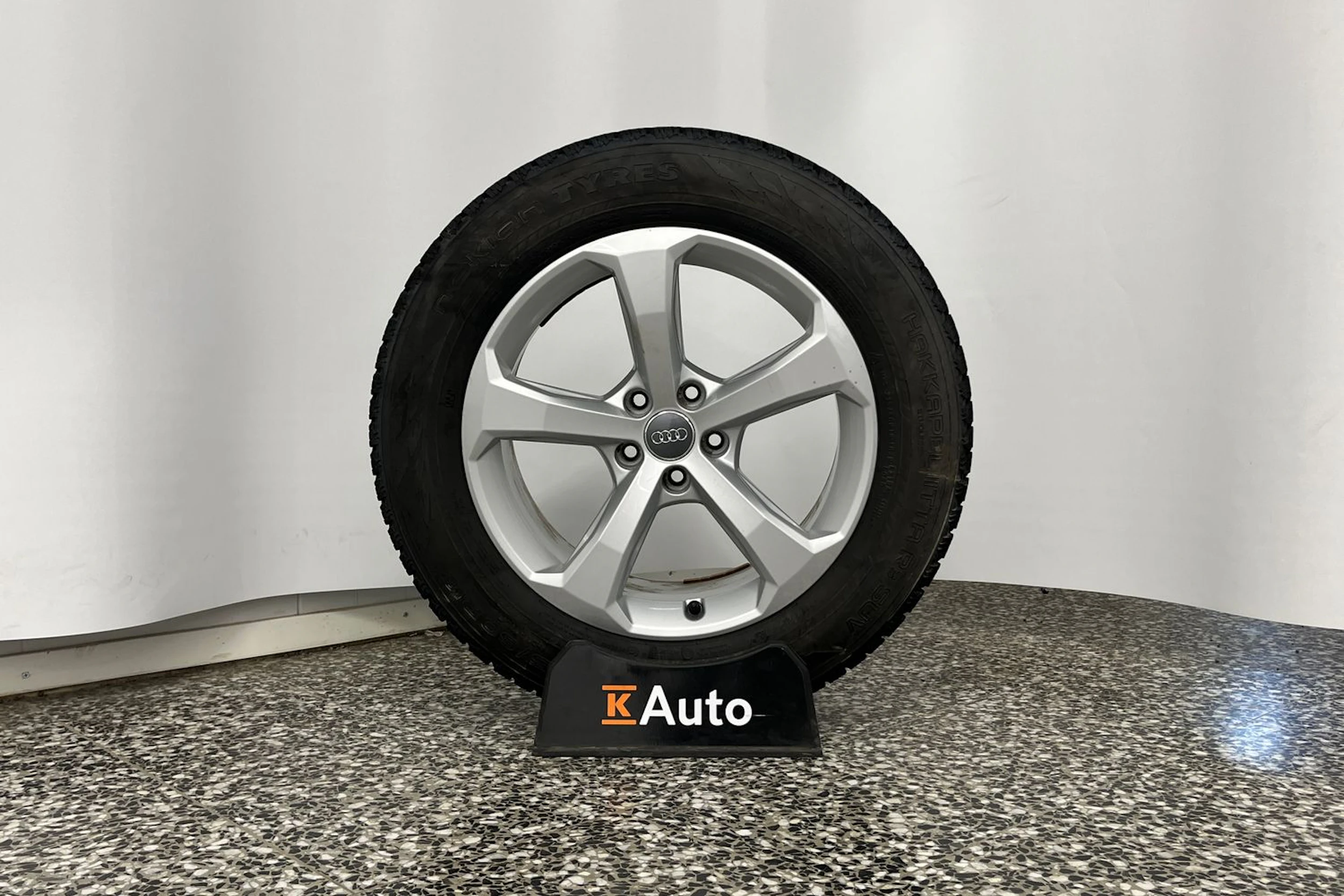 punainen Audi Q5 2019 kuva 13.