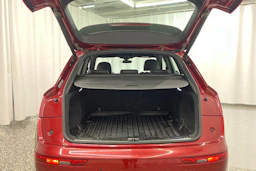 punainen Audi Q5 2019 kuva 15.